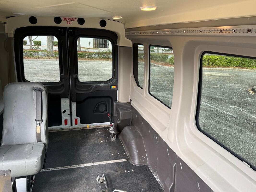 2015 Ford Transit 150 3.7 V6 gasoline Wheelchair Van - image 6