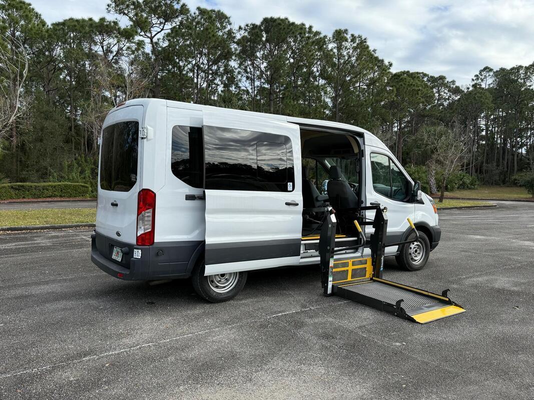 2015 Ford Transit 150 3.7 V6 gasoline Wheelchair Van - image 7