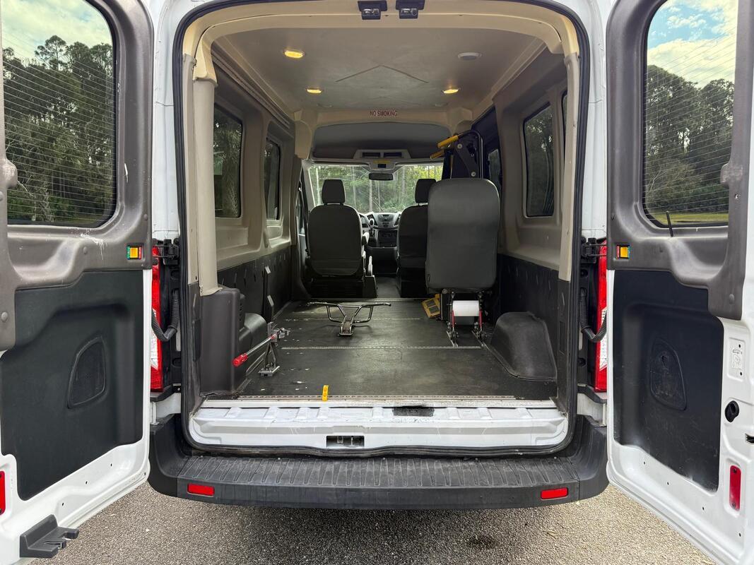 2015 Ford Transit 150 3.7 V6 gasoline Wheelchair Van - image 5