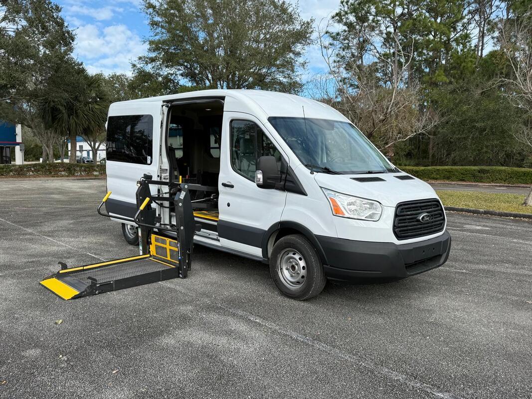 2015 Ford Transit 150 3.7 V6 gasoline Wheelchair Van - image 8