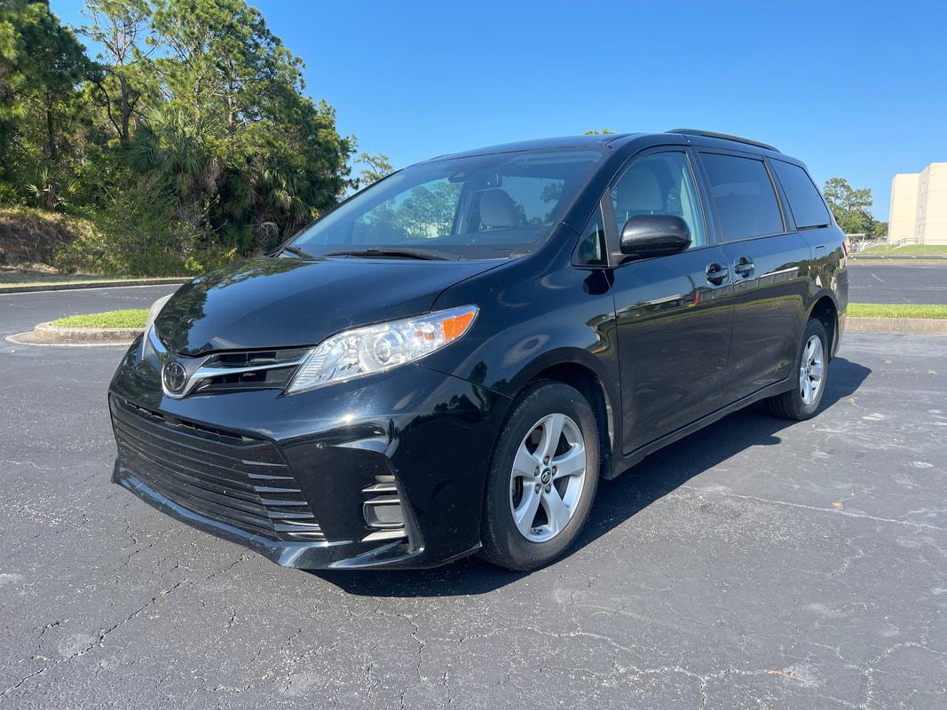 2018 Toyota Sienna LE Wheelchair Van