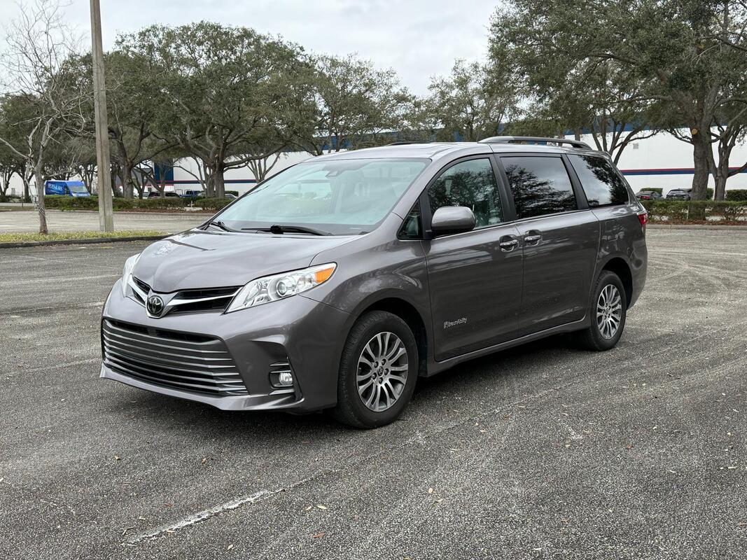 2020 Toyota Sienna XLE Wheelchair Van