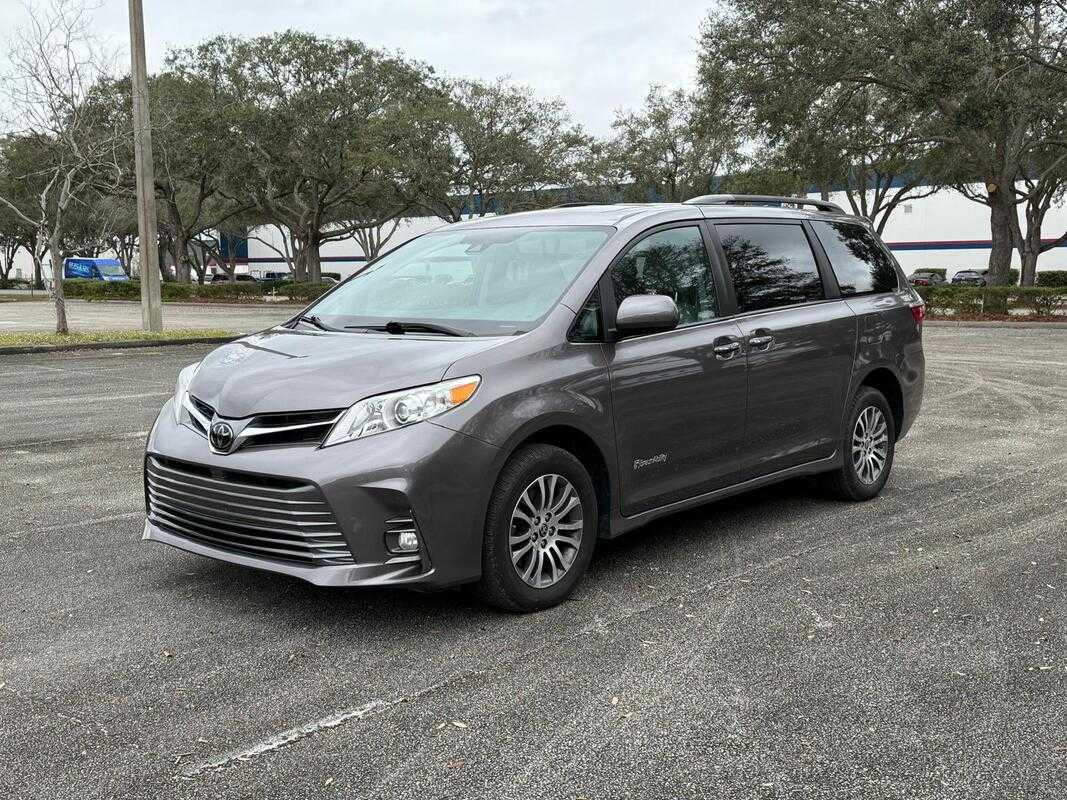 2020 Toyota Sienna XLE Wheelchair Van