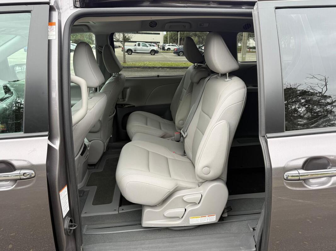 2020 Toyota Sienna XLE Wheelchair Van - image 8