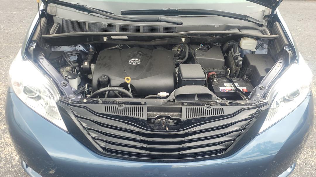 2017 Toyota Sienna XLE Wheelchair Van