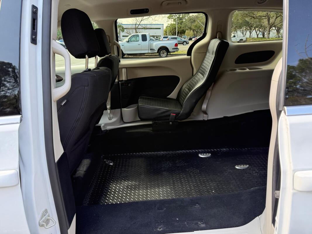 2023 Chrysler Voyager LX Wheelchair Van - image 5