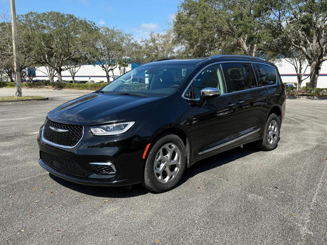 2023 Chrysler Pacifica Limited Wheelchair Van - image 1