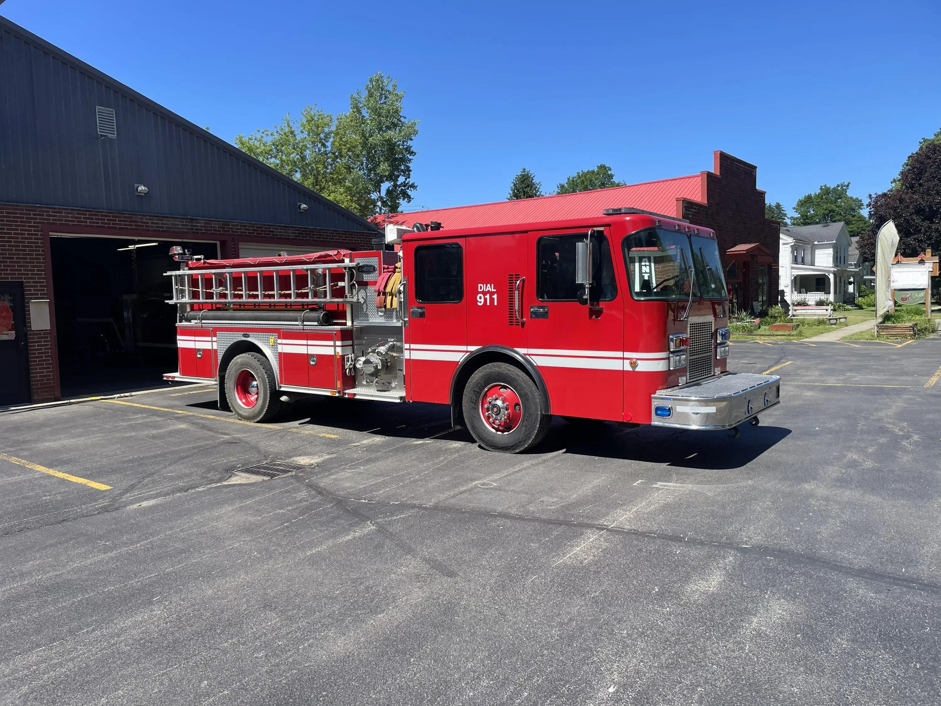 1999 Spartan E-One Pumper - image 2