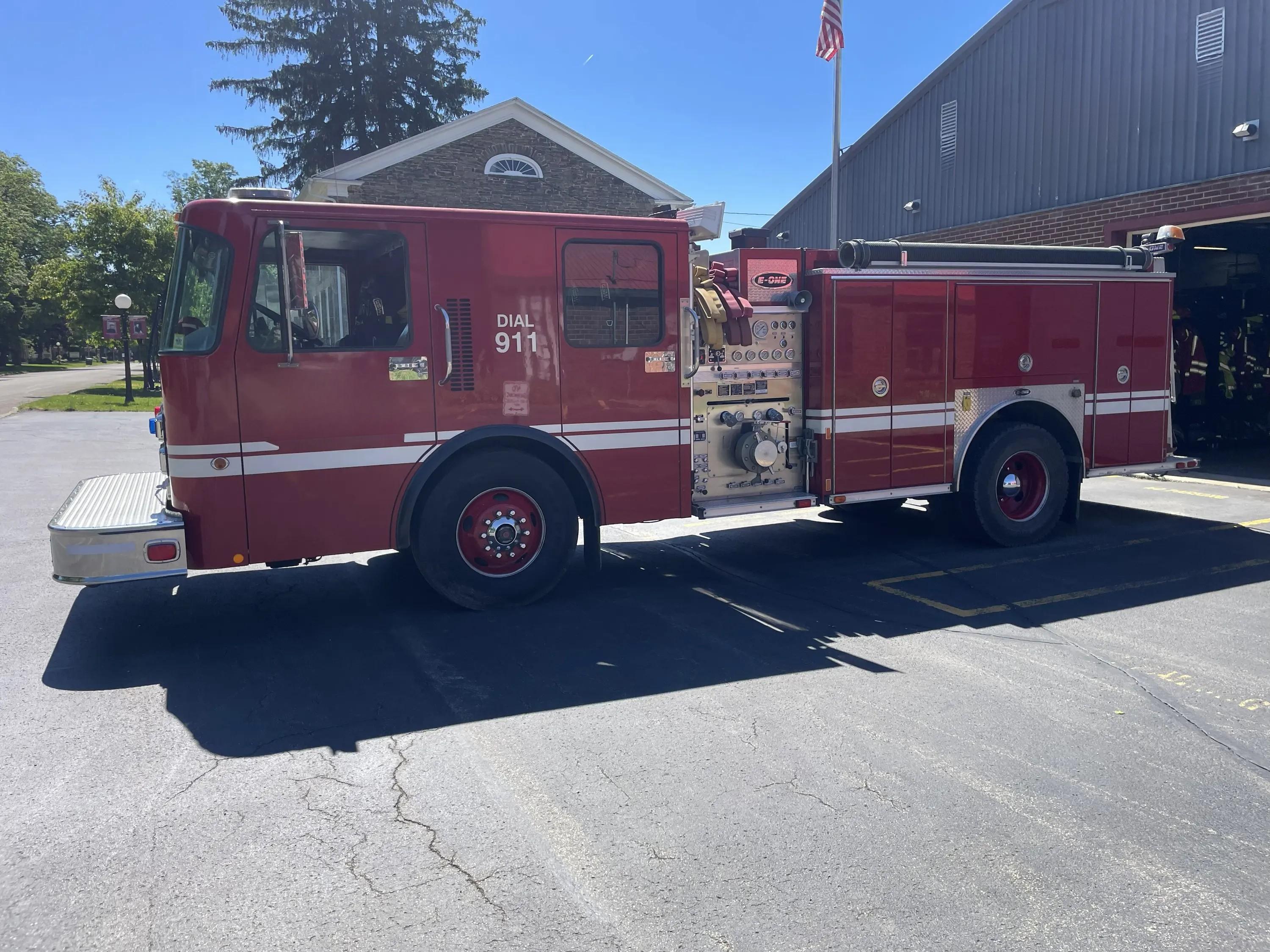 1999 Spartan E-One Pumper - image 1