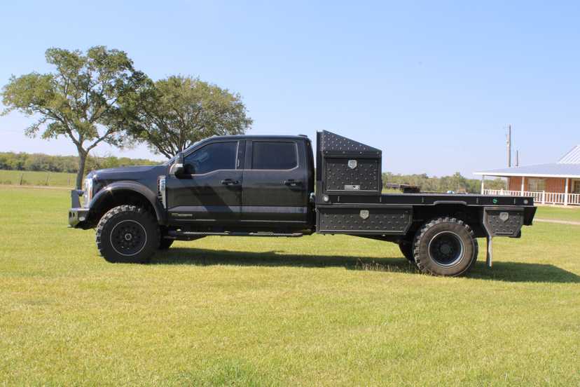 2023 Ford F-450 Lariat 4x4 Flatbed — photo 8