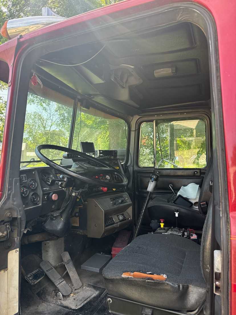 1995 Mack RB688 Dump Truck — photo 7