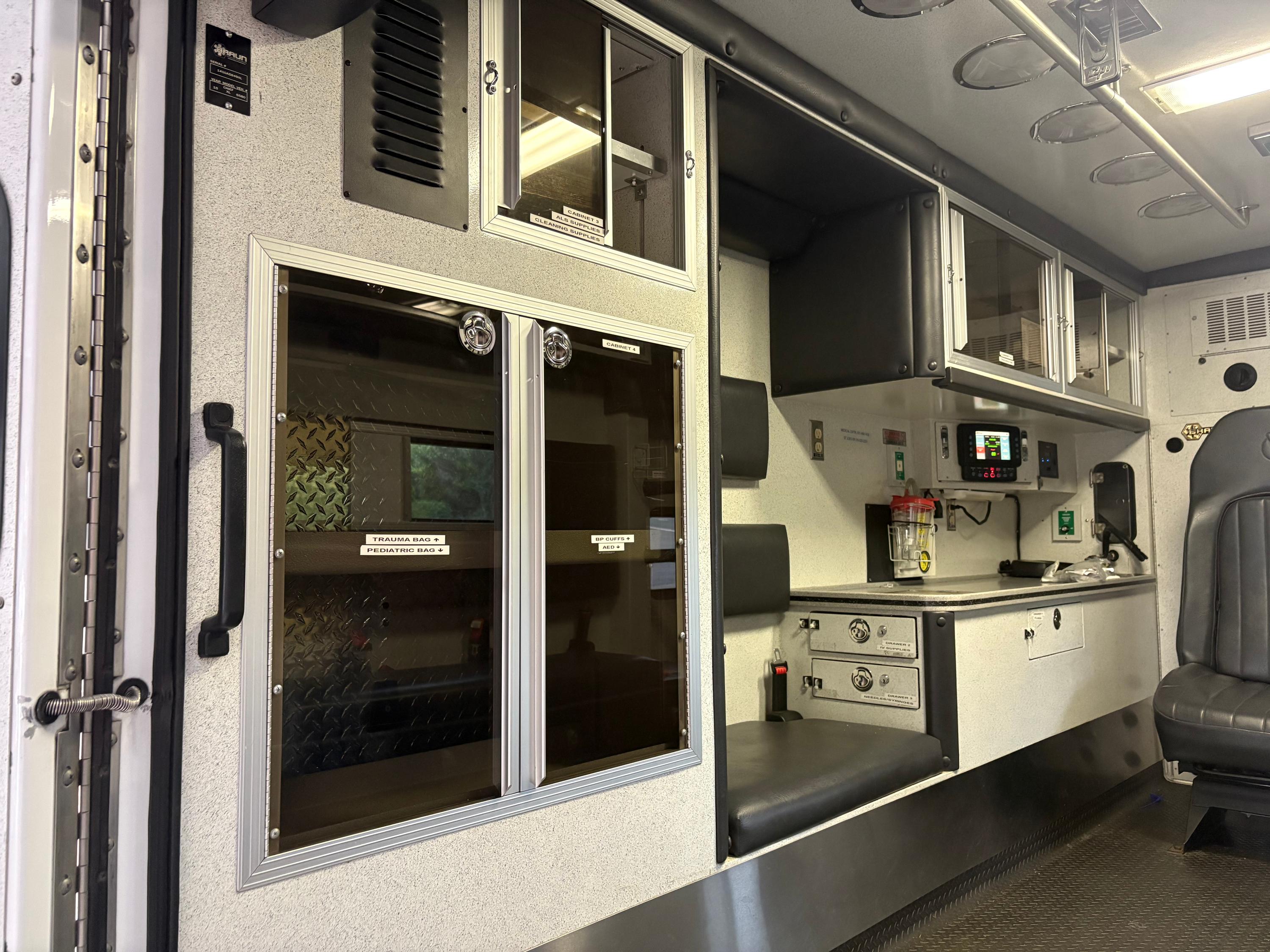 2014 Chevy e350 Type III Ambulance - image 8