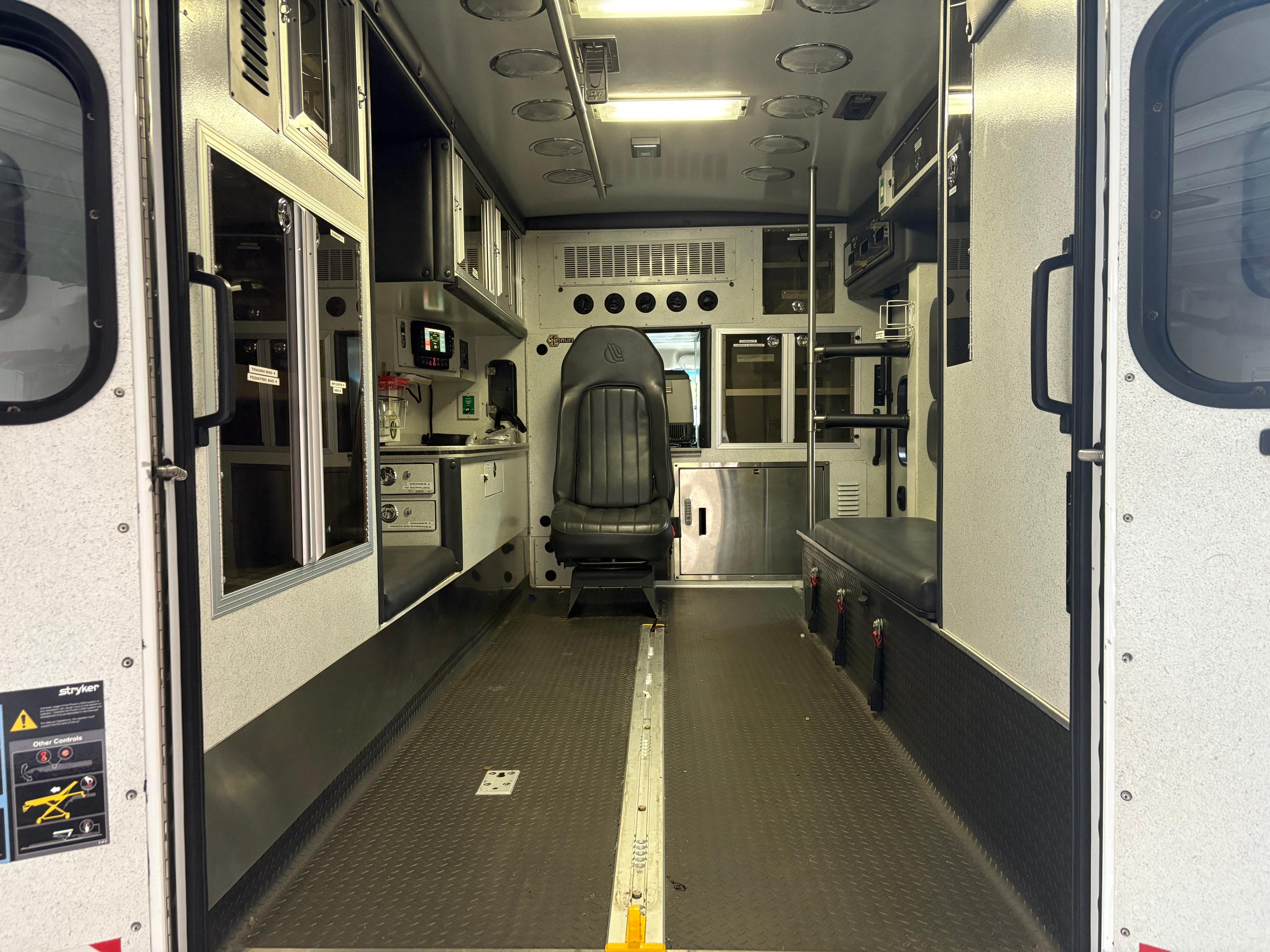 2014 Chevy e350 Type III Ambulance - image 7