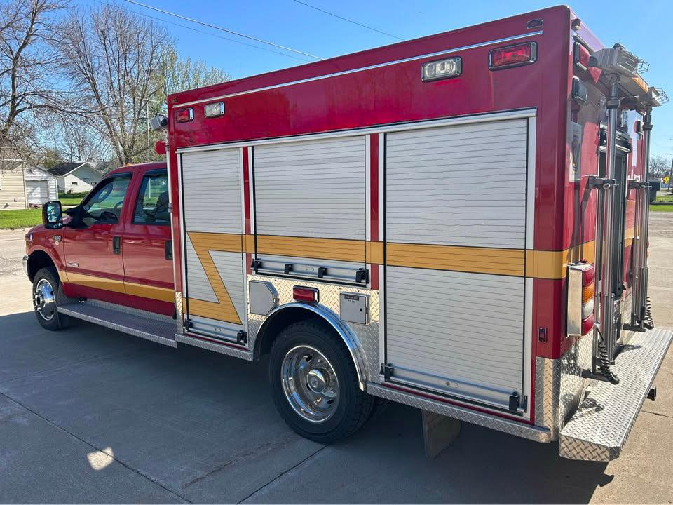 2003 Ford 4x4 Light Rescue - image 3
