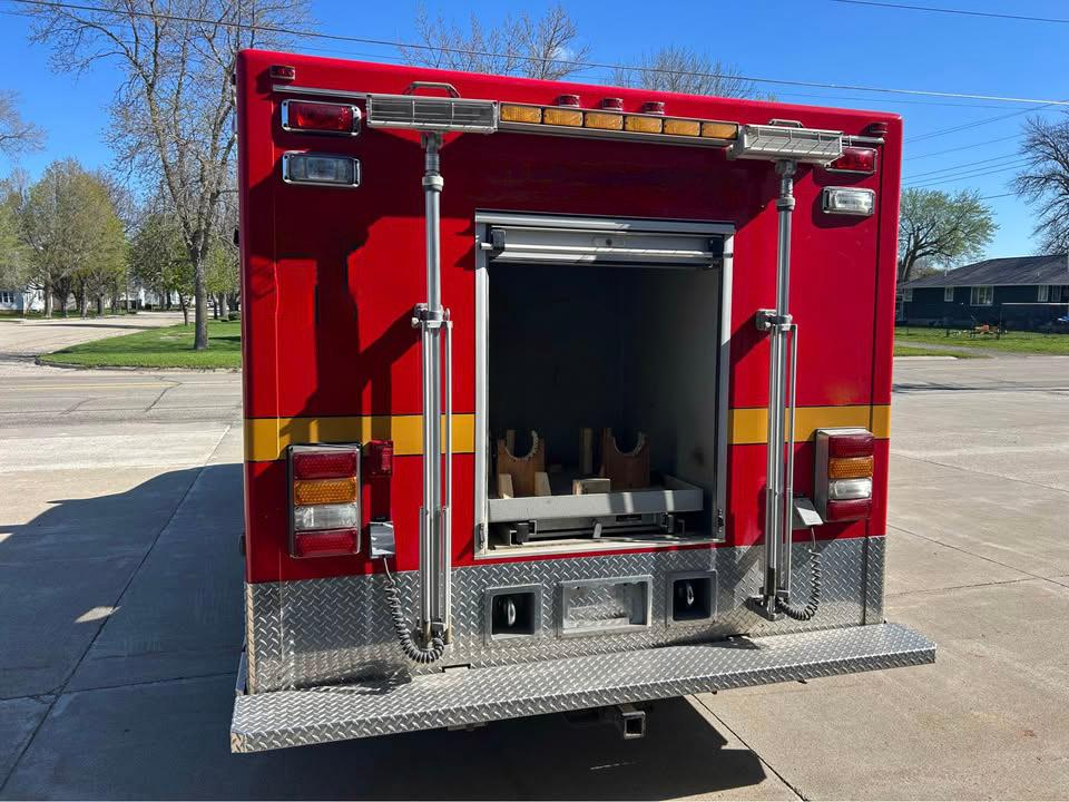 2003 Ford 4x4 Light Rescue - image 4