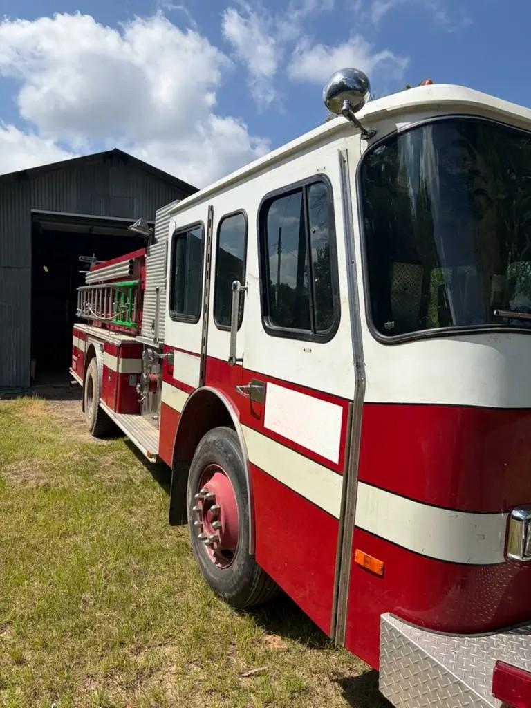 1988 E-One Pumper - image 2