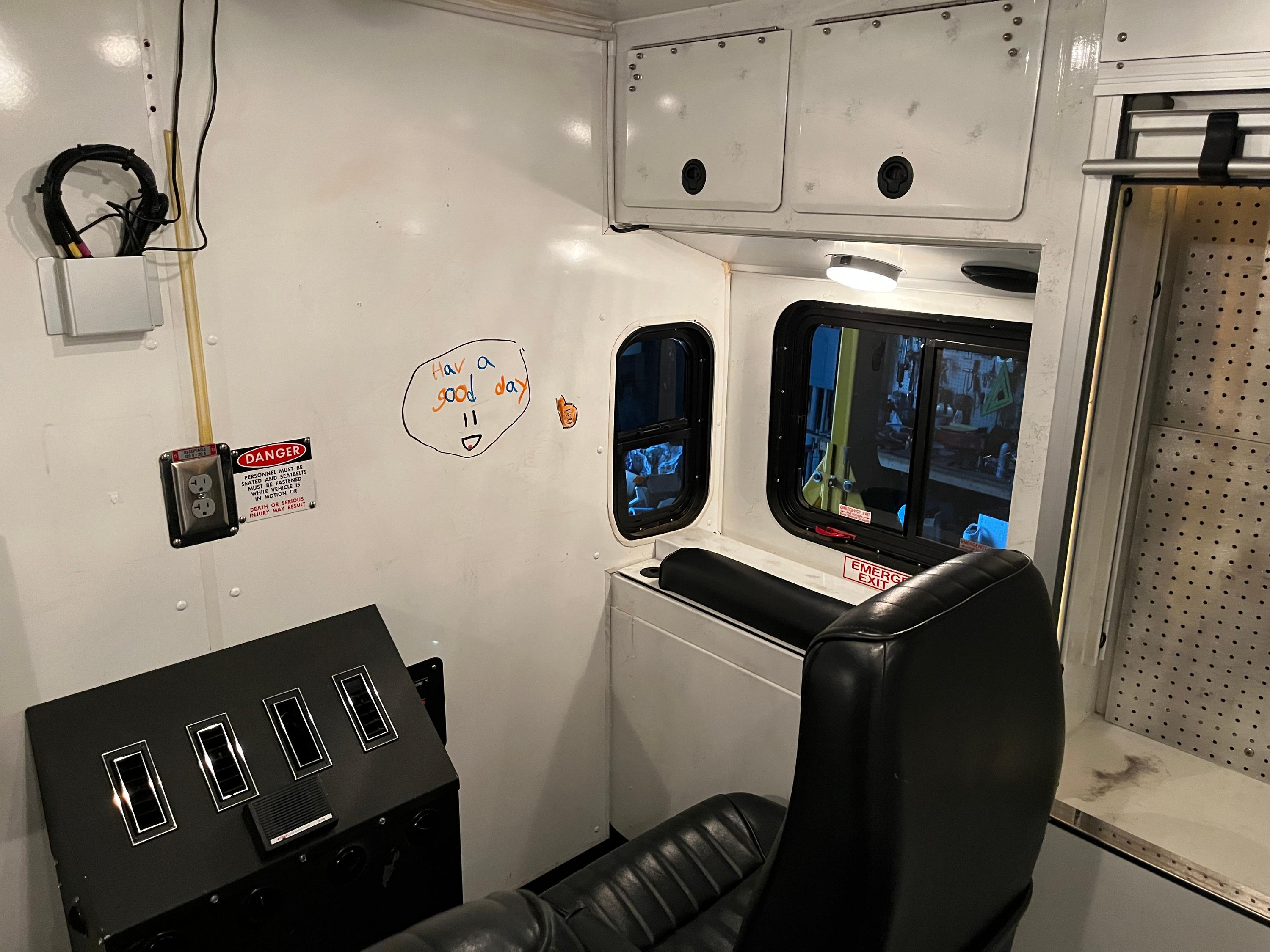 2005 International Incident Command Unit and Personnel Transport - image 9