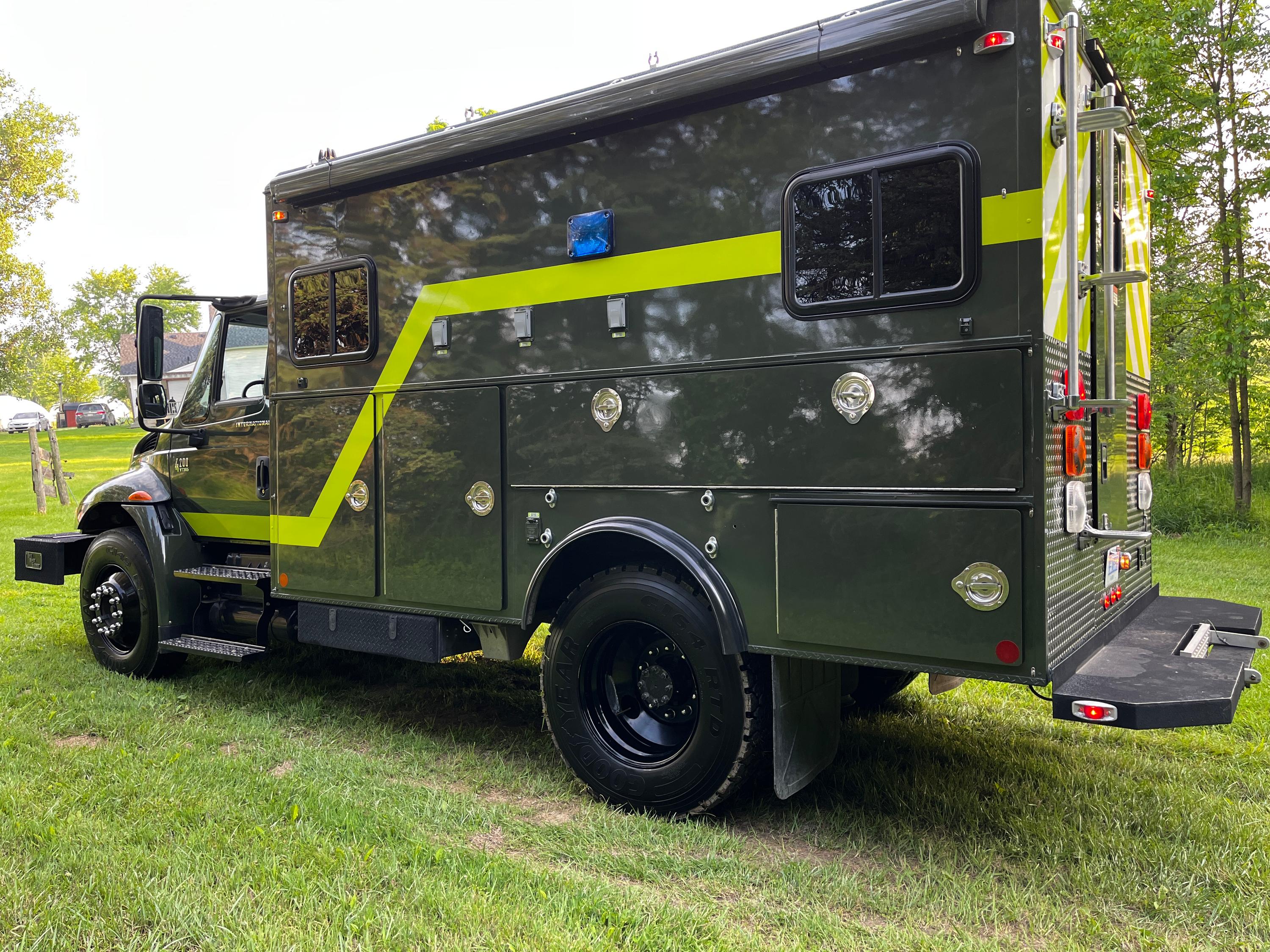 2005 International Incident Command Unit and Personnel Transport - image 20