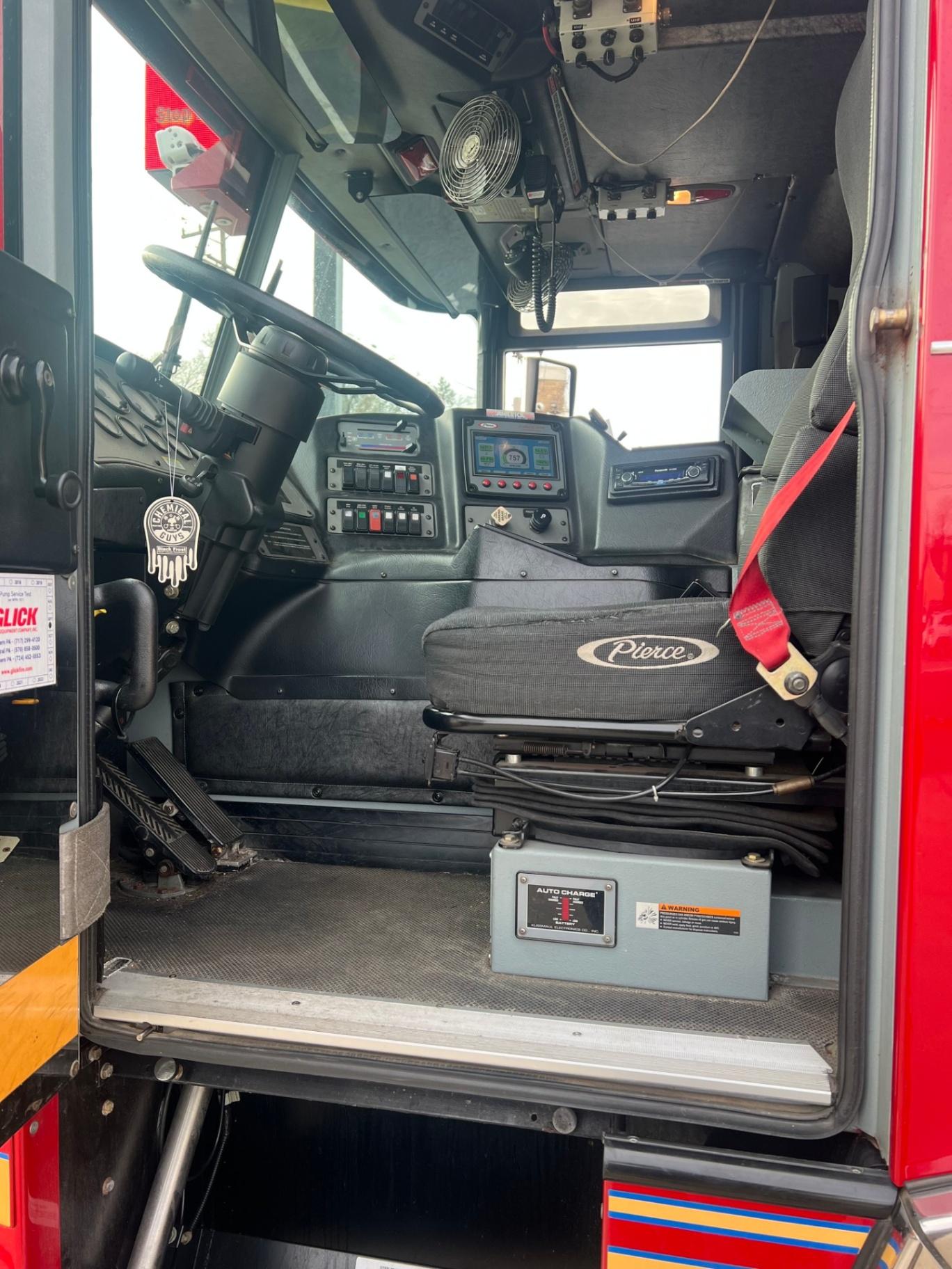 2006 Pierce Quantum Rescue Pumper - image 33