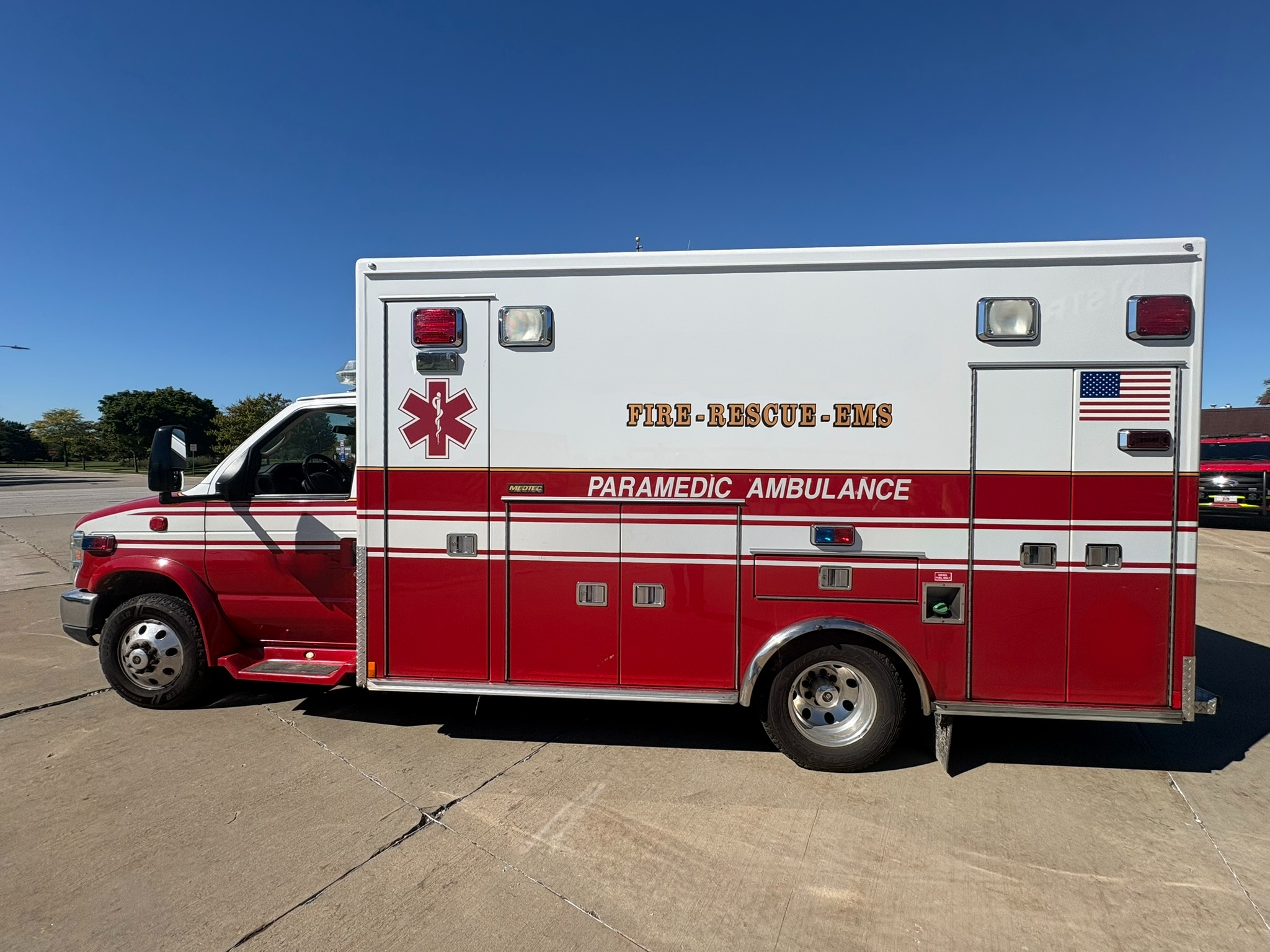 2009 MedTec Ford Type III Ambulance - image 4