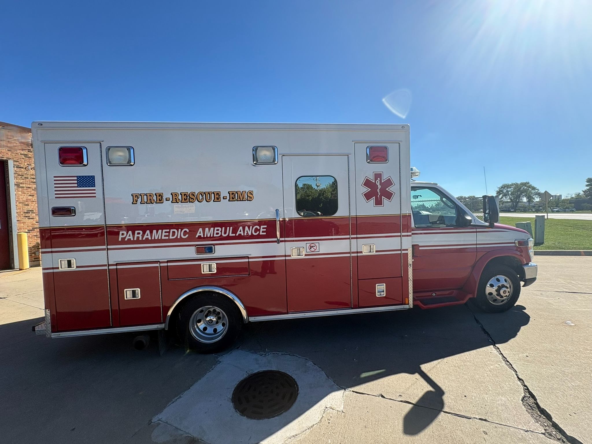 2009 MedTec Ford Type III Ambulance - image 3