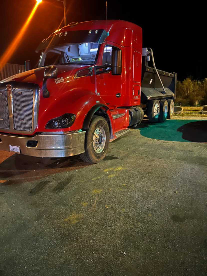 2017 Kenworth T680 Dump Truck — photo 3
