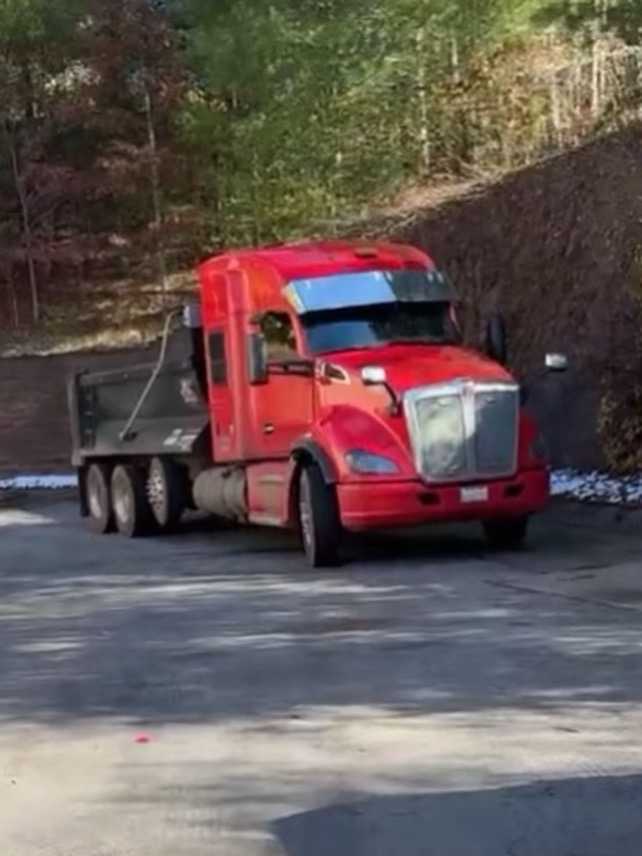 2017 Kenworth T680 Dump Truck — photo 7