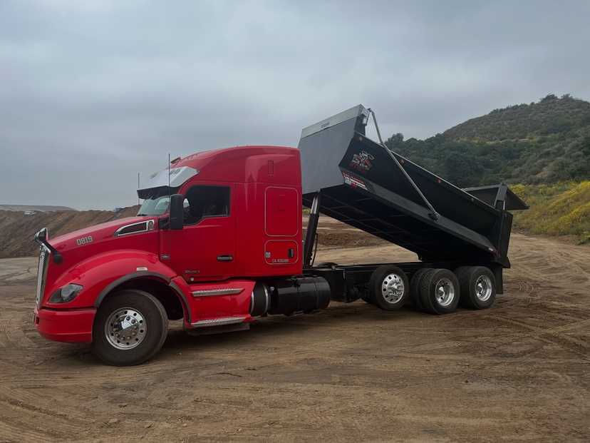 2017 Kenworth T680 Dump Truck — photo 4