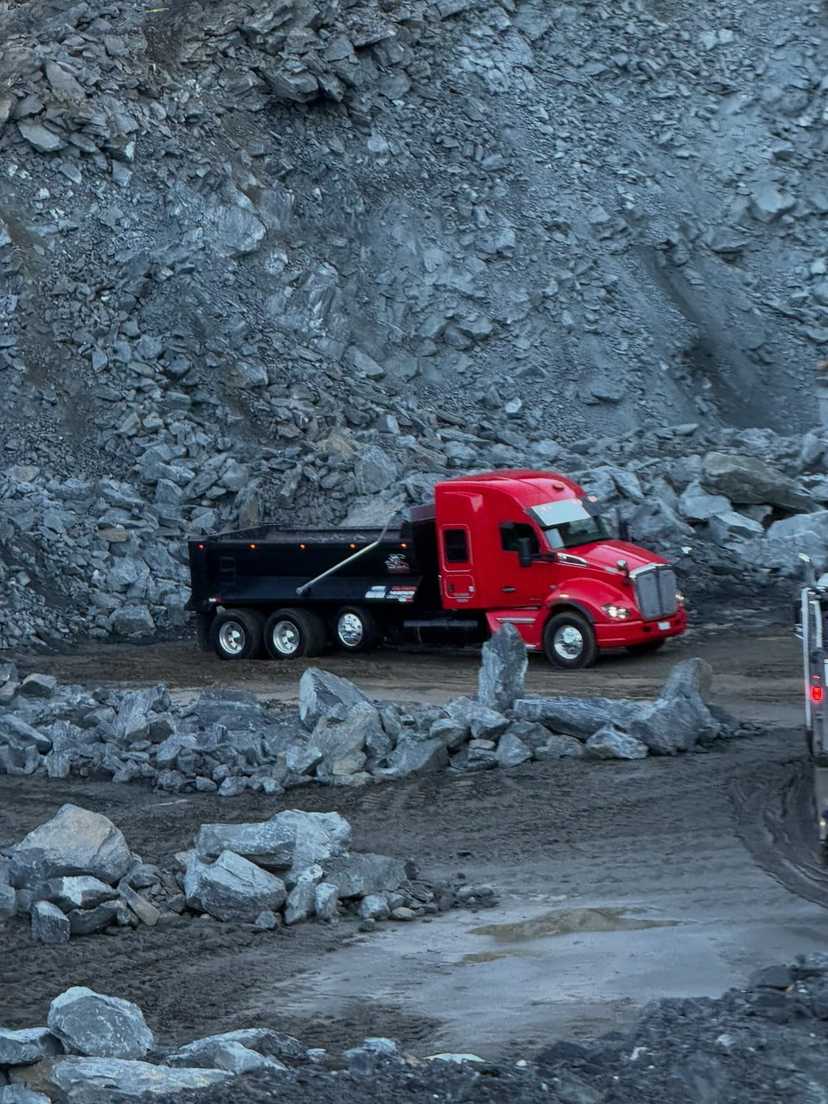 2017 Kenworth T680 Dump Truck — photo 5