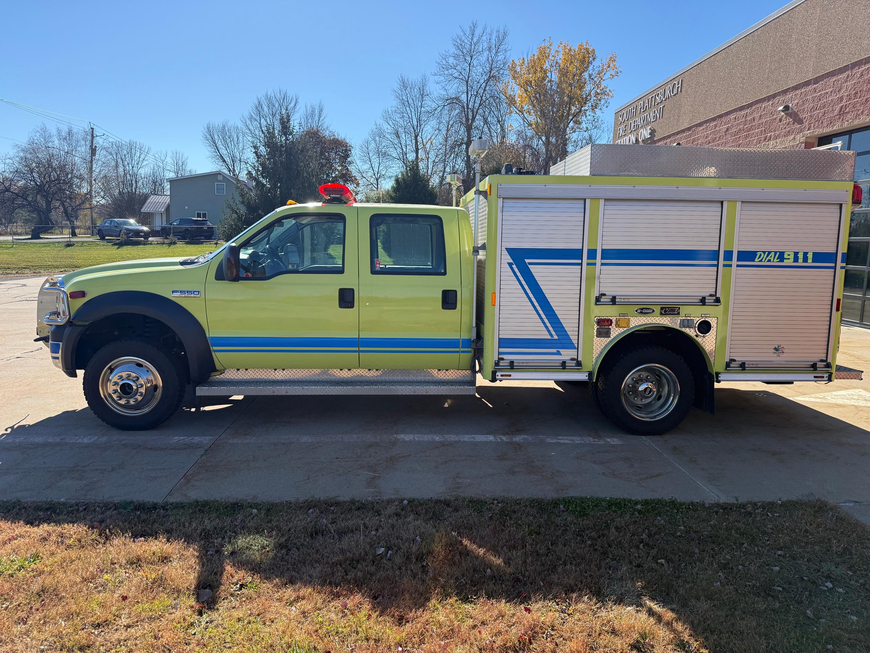 2006 E-One Ford 4x4 Light Rescue - image 4