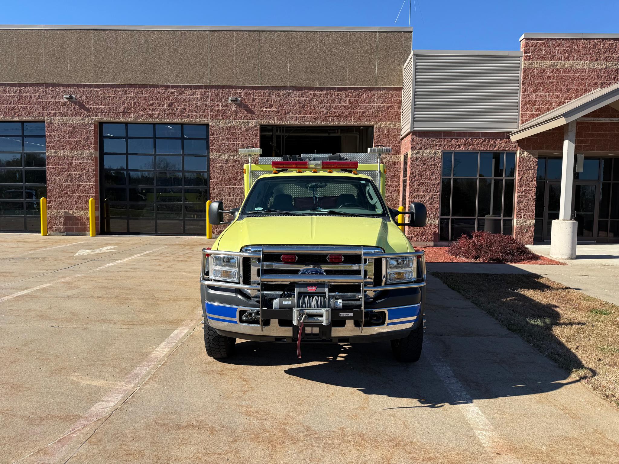 2006 E-One Ford 4x4 Light Rescue - image 3