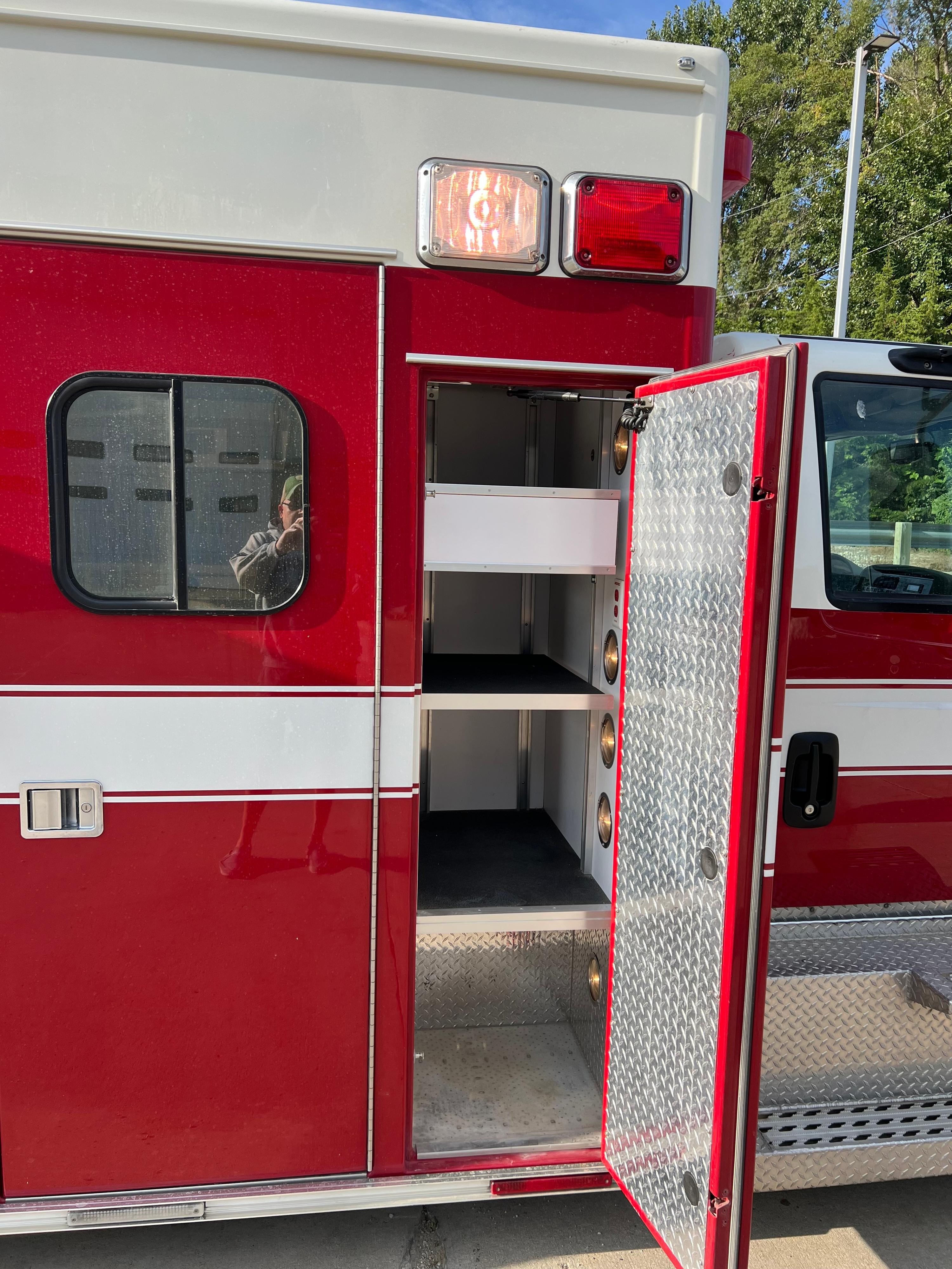 2009 International 4300 Series 4x2 Type I - image 9