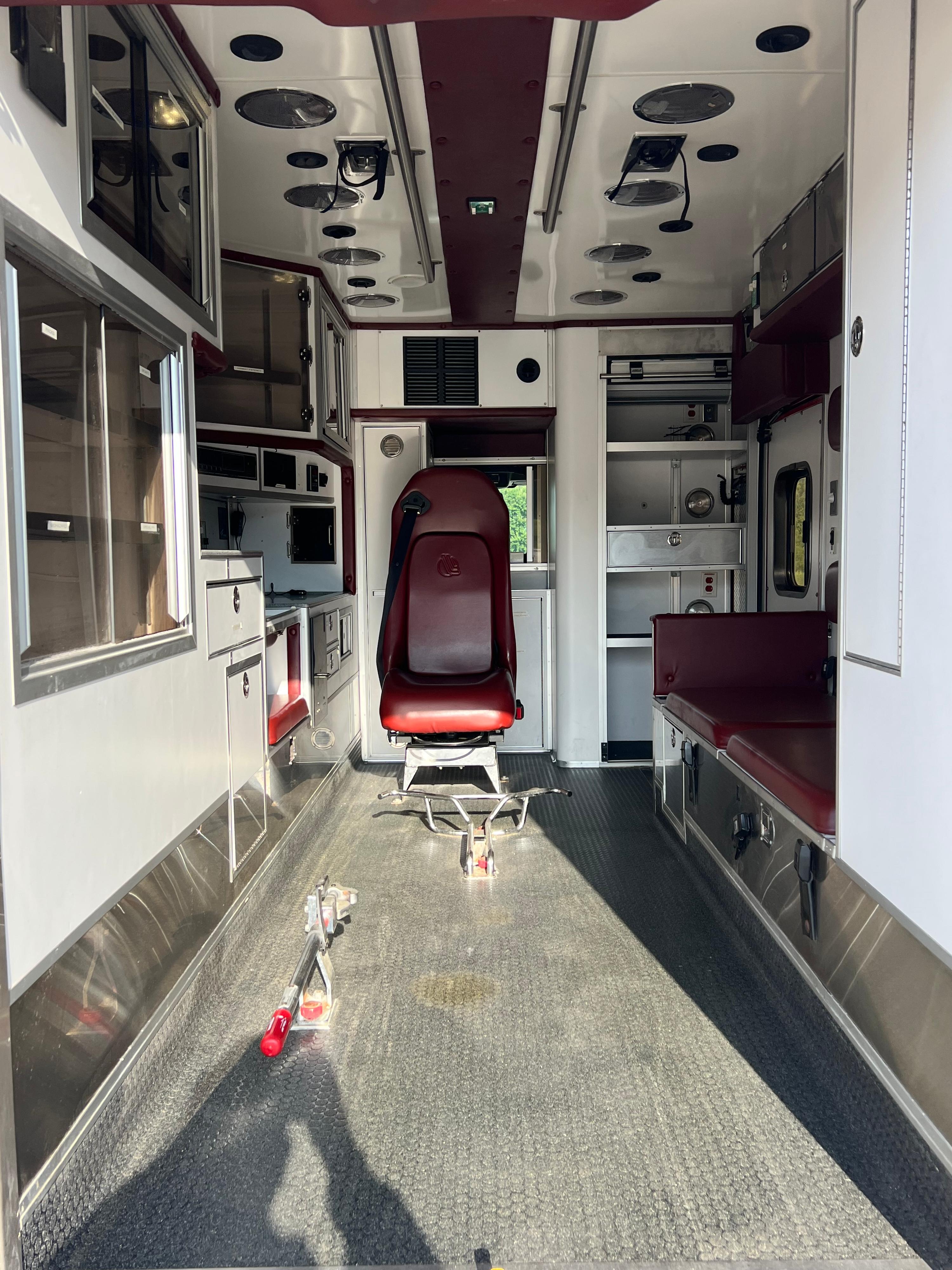 2009 International 4300 Series 4x2 Type I - image 7