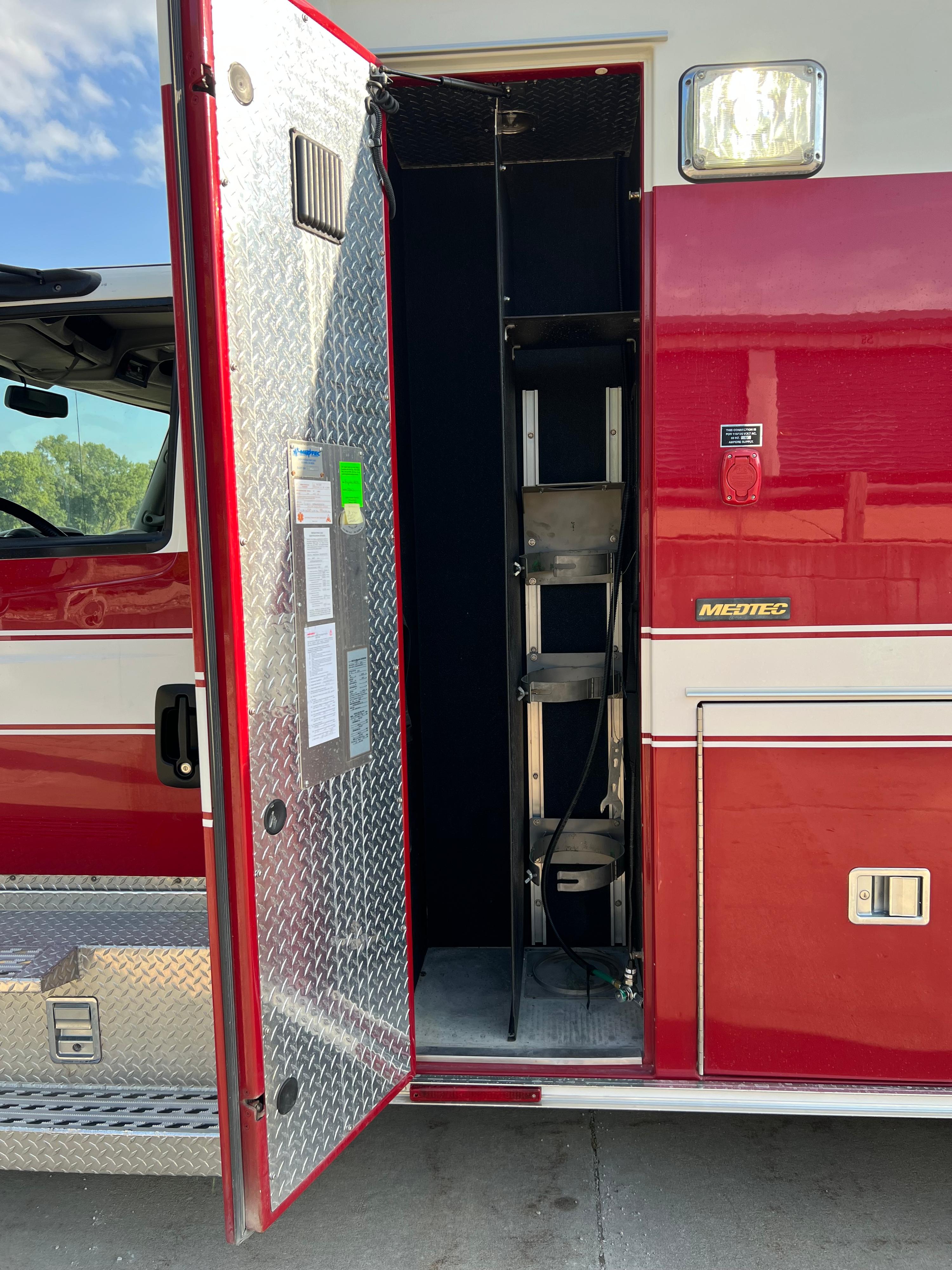 2009 International 4300 Series 4x2 Type I - image 12