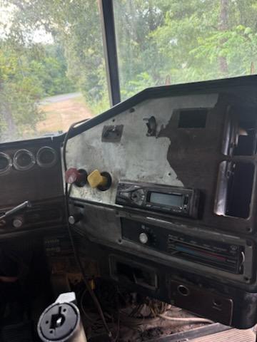 1990 Freightliner FLD120 Dump Truck - image 5
