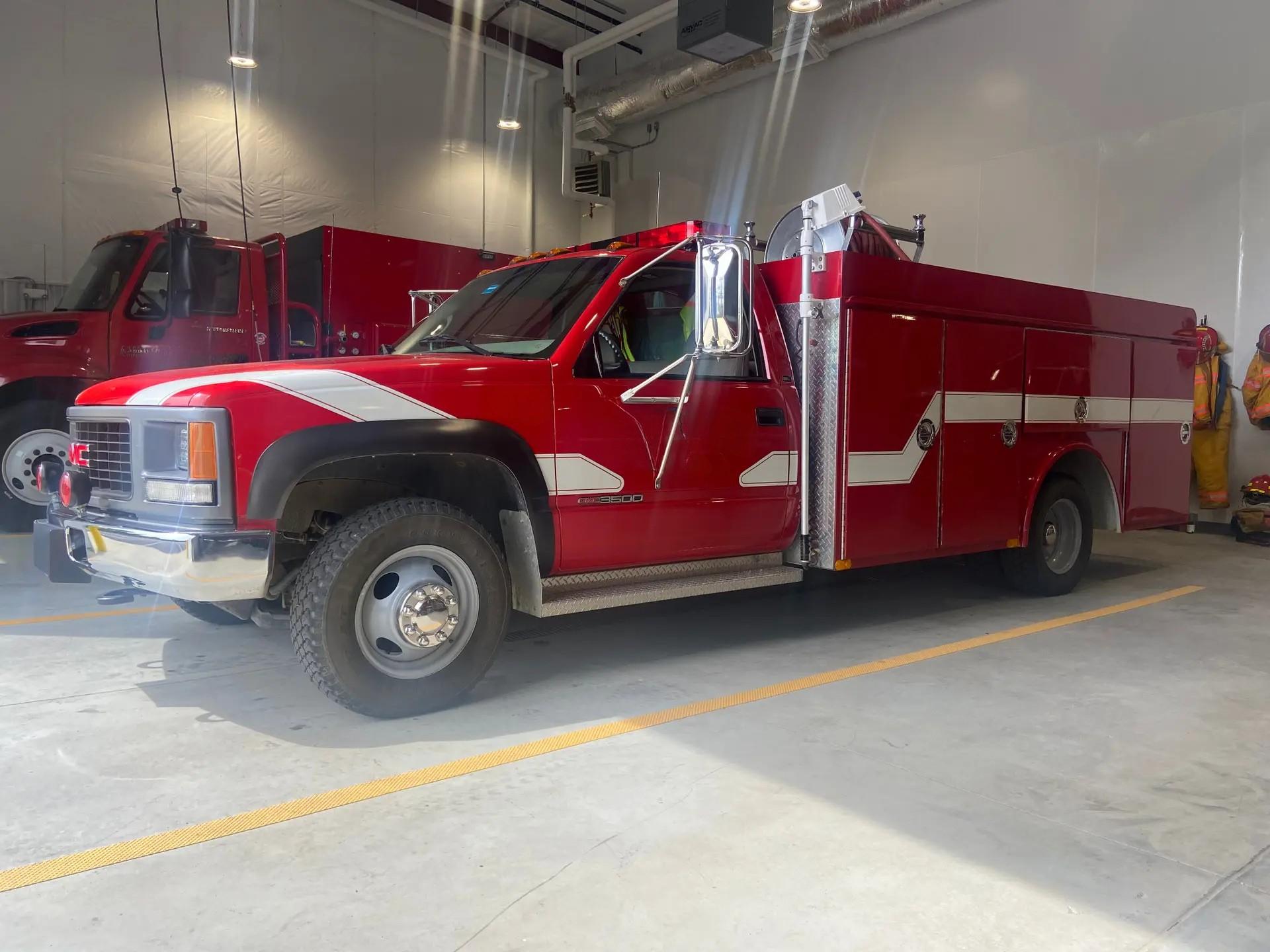 2000 GMC 4x4 Mini Pumper - image 6