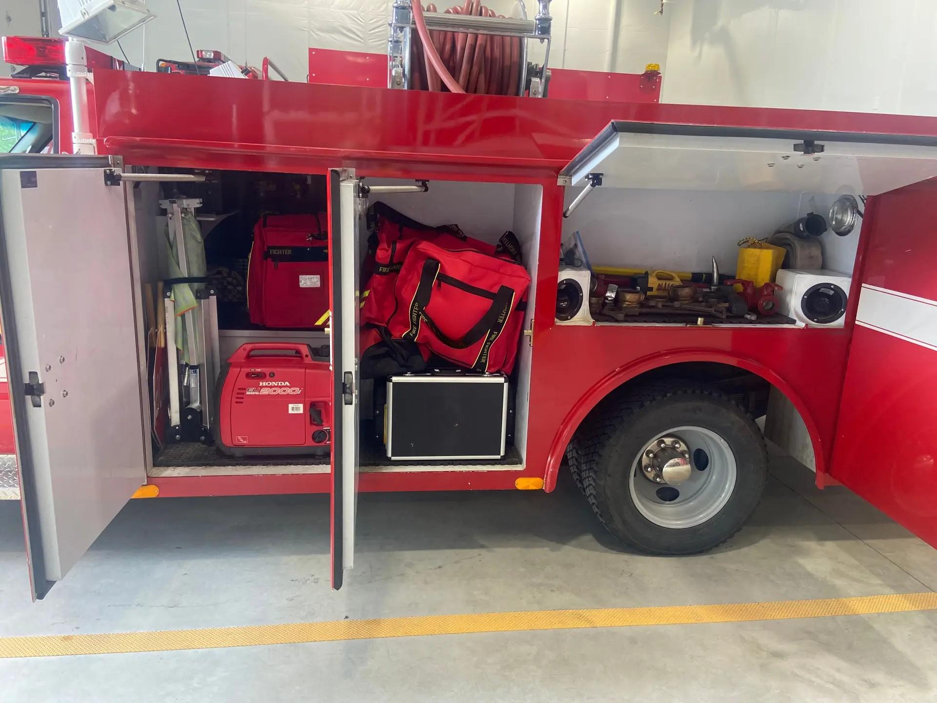 2000 GMC 4x4 Mini Pumper - image 12