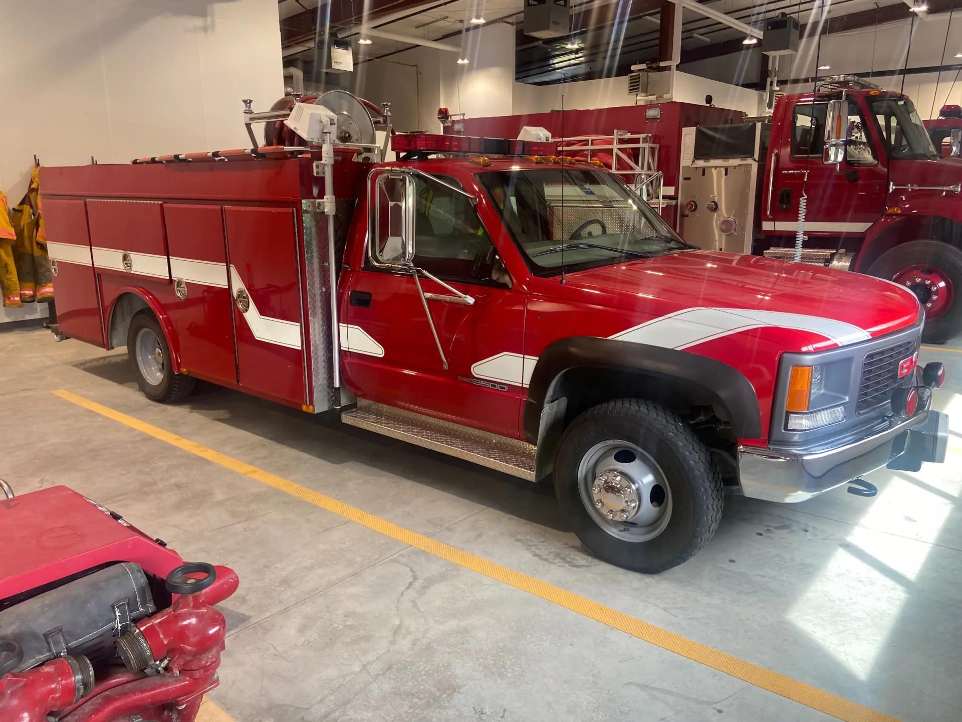 2000 GMC 4x4 Mini Pumper - image 3