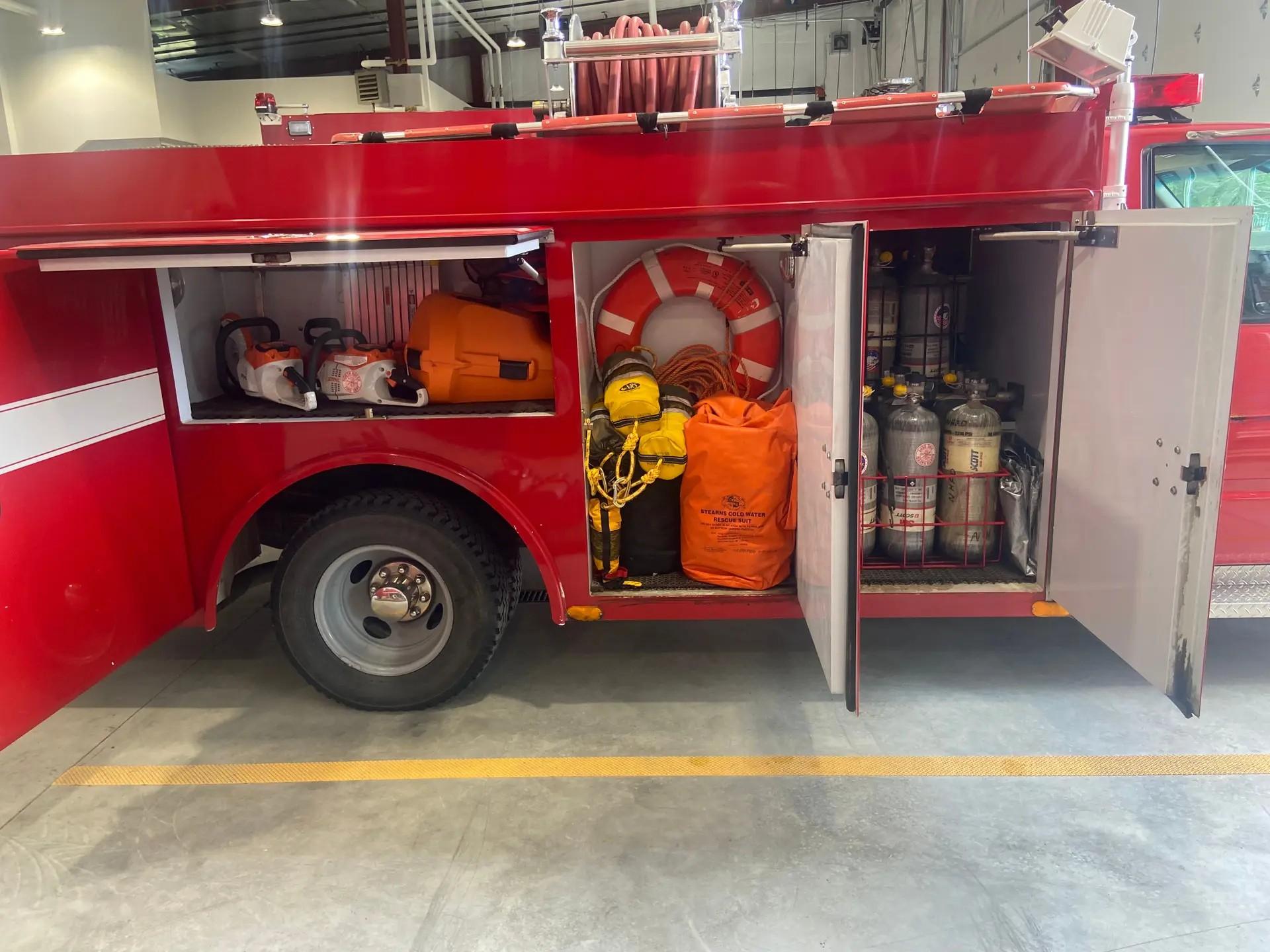 2000 GMC 4x4 Mini Pumper - image 10
