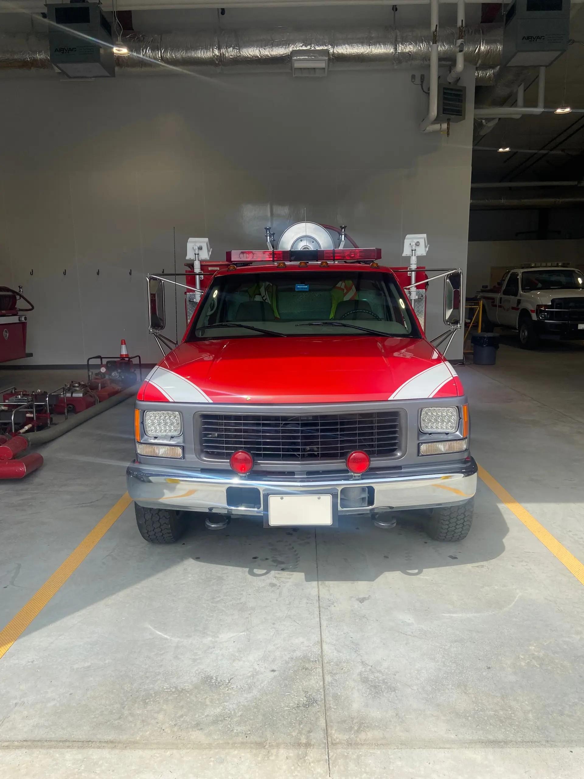 2000 GMC 4x4 Mini Pumper - image 4