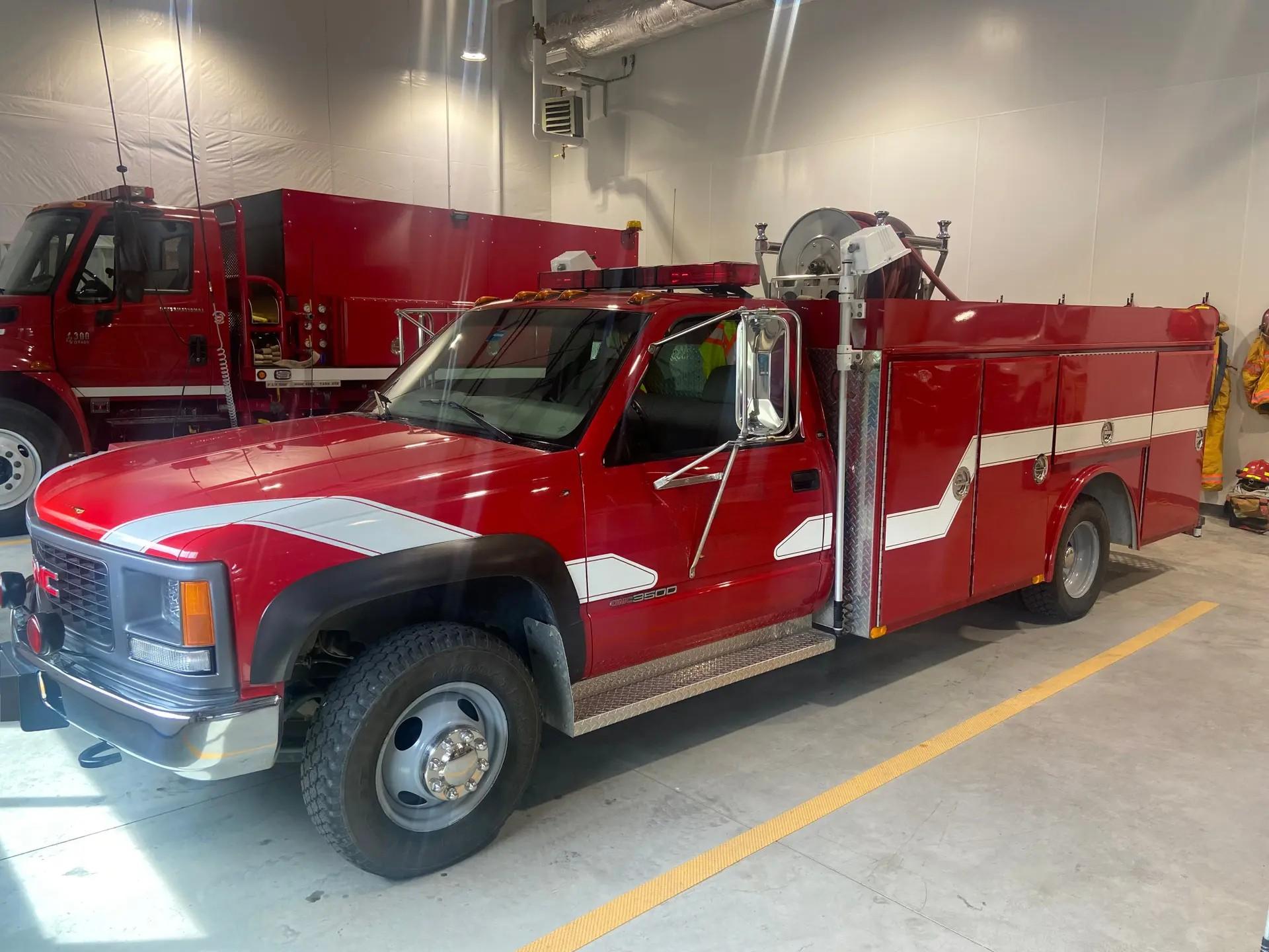 2000 GMC 4x4 Mini Pumper - image 1
