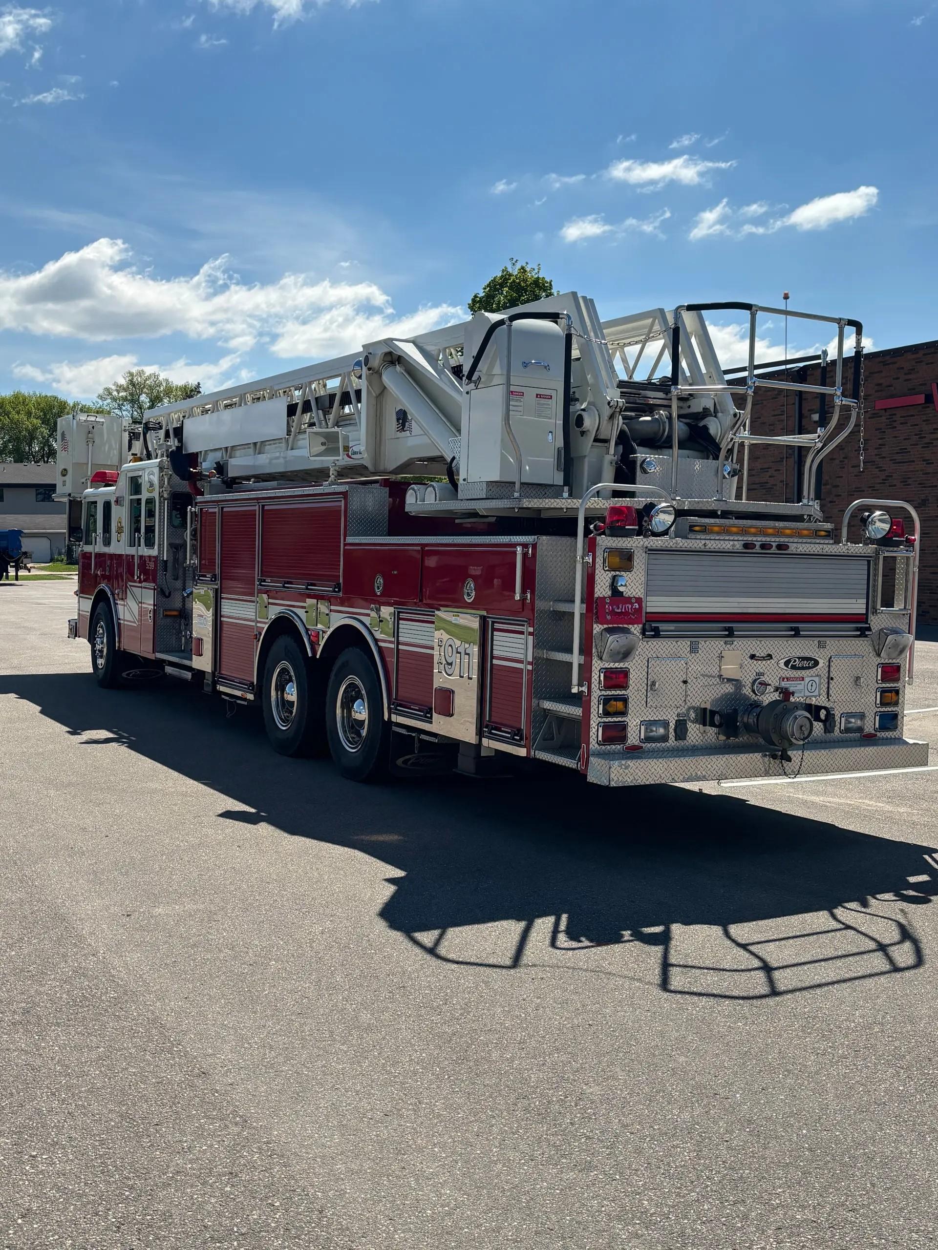 1999 Pierce 100' Aerial - image 10
