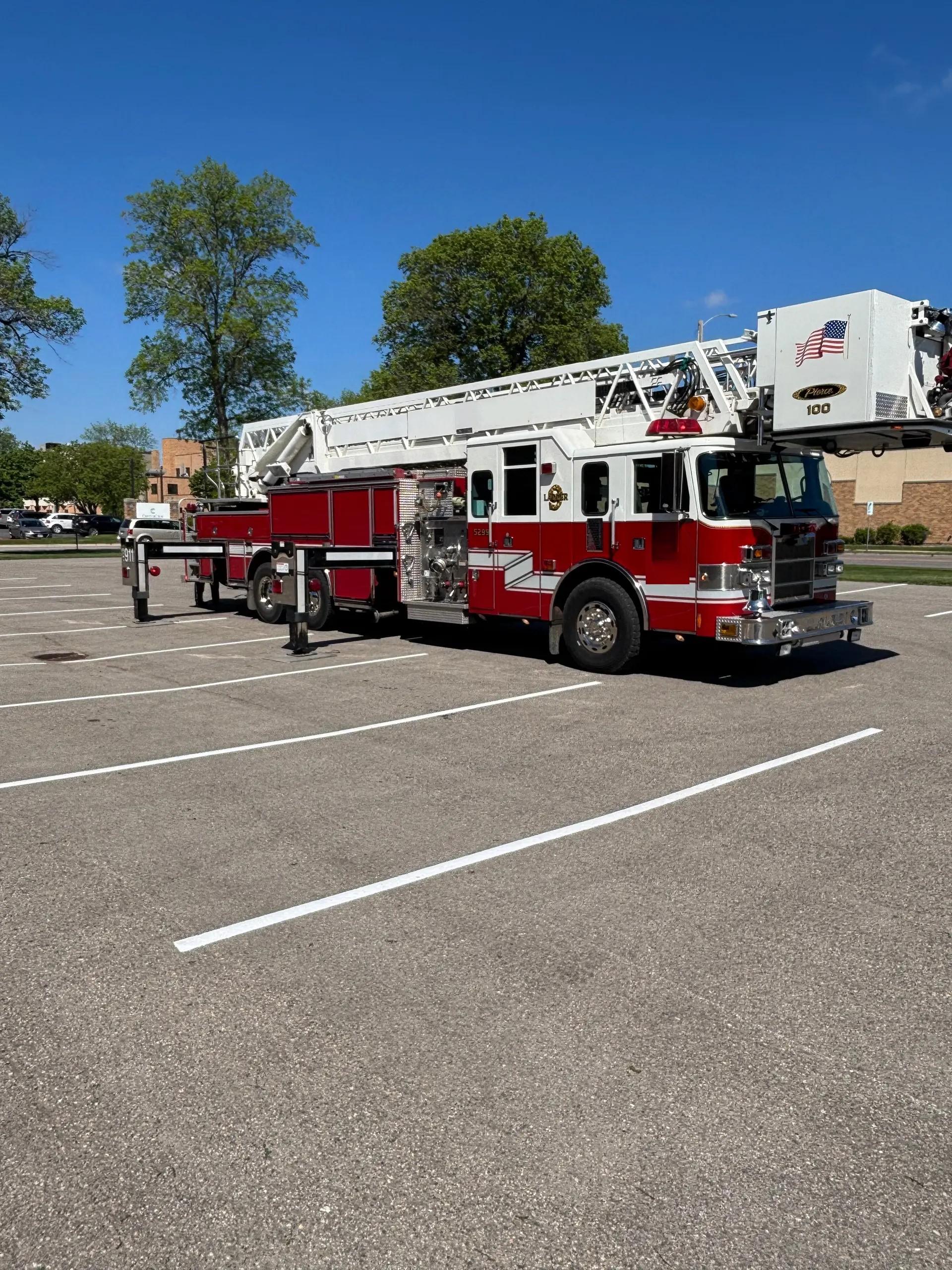 1999 Pierce 100' Aerial - image 13