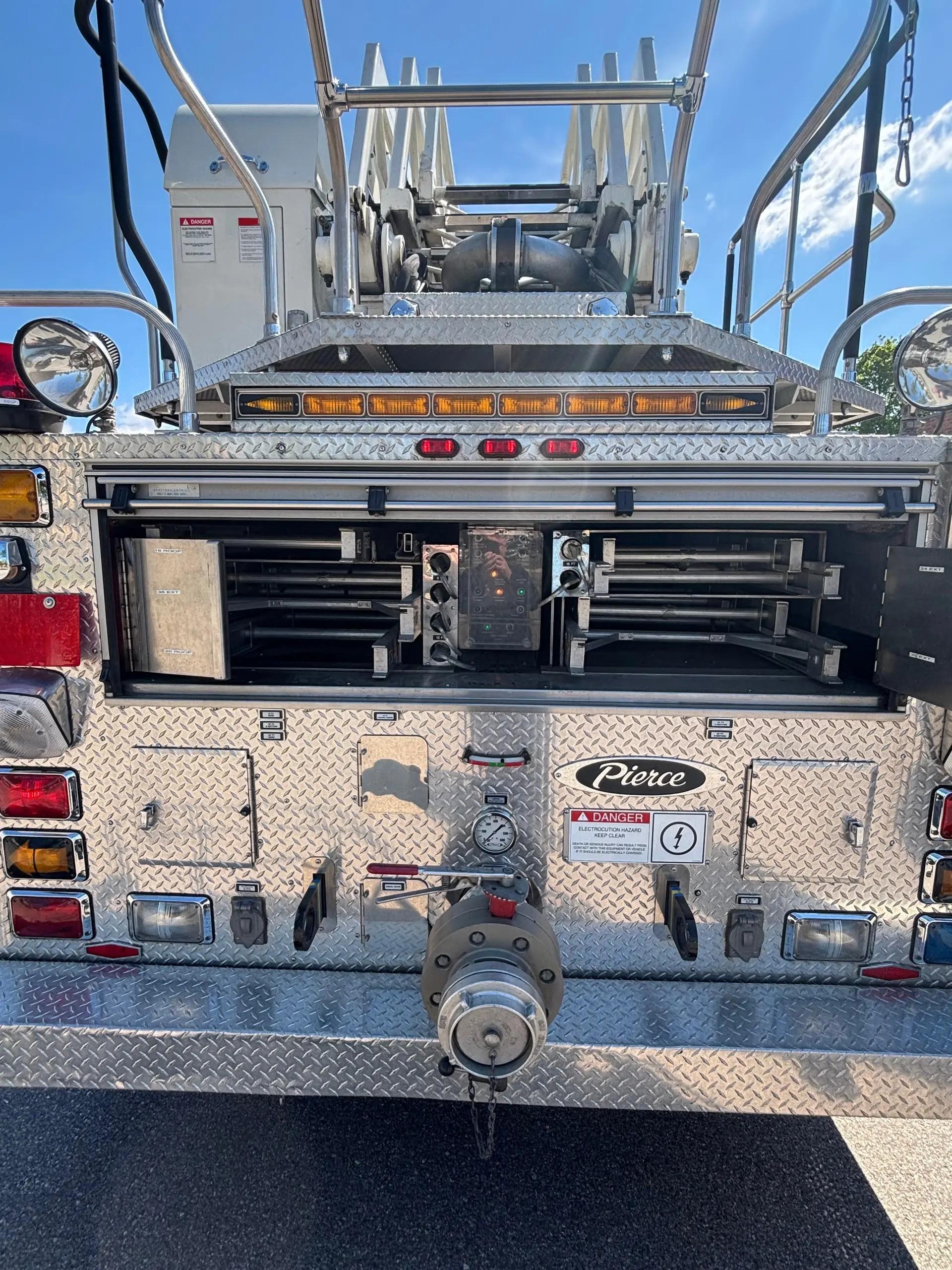 1999 Pierce 100' Aerial - image 18