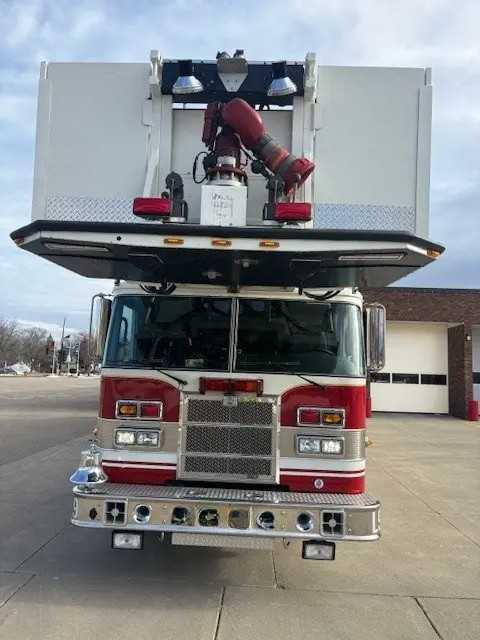 1999 Pierce 100' Aerial — photo 2