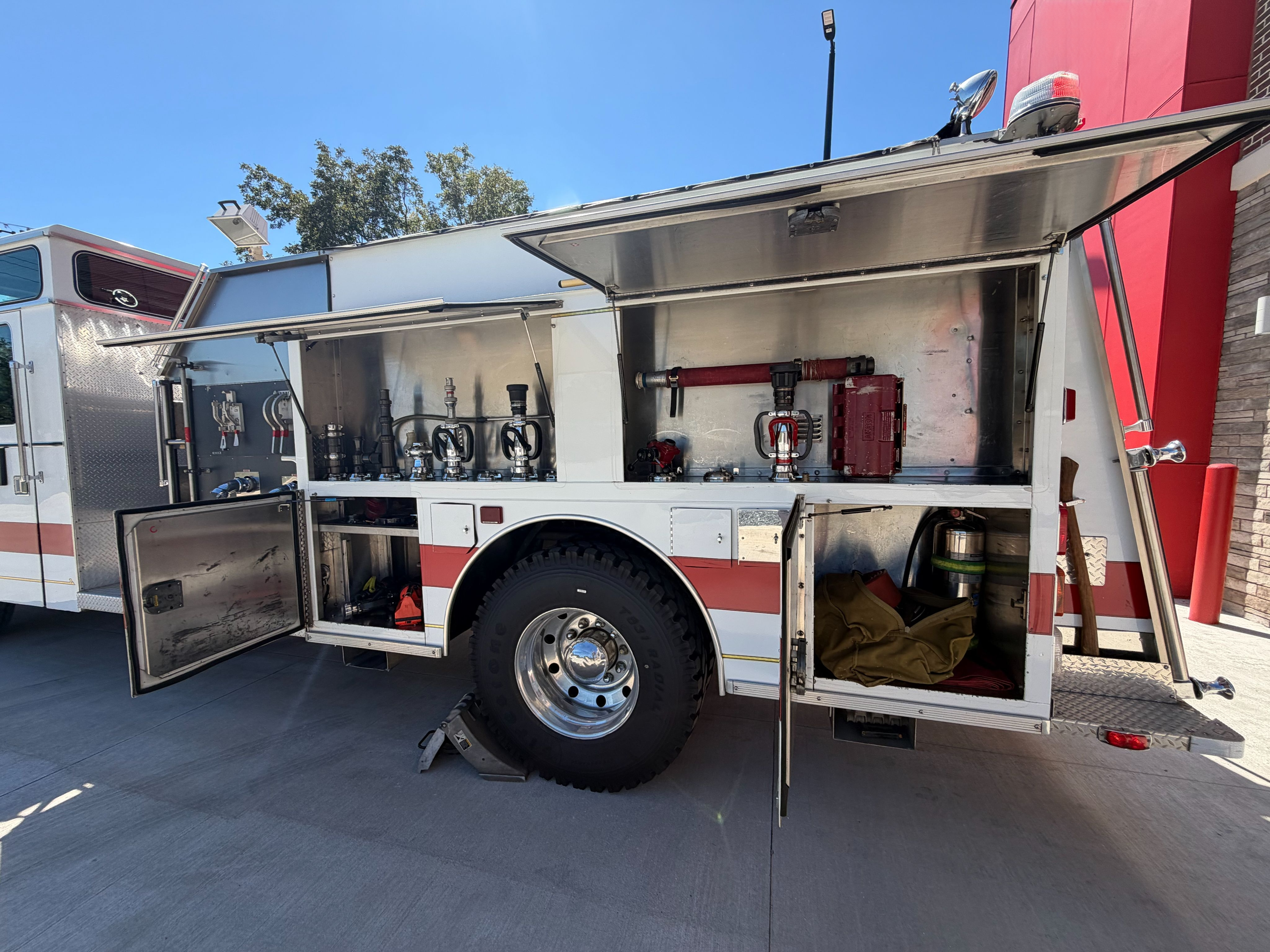 1992 Sutphen Deluge Pumper - image 29
