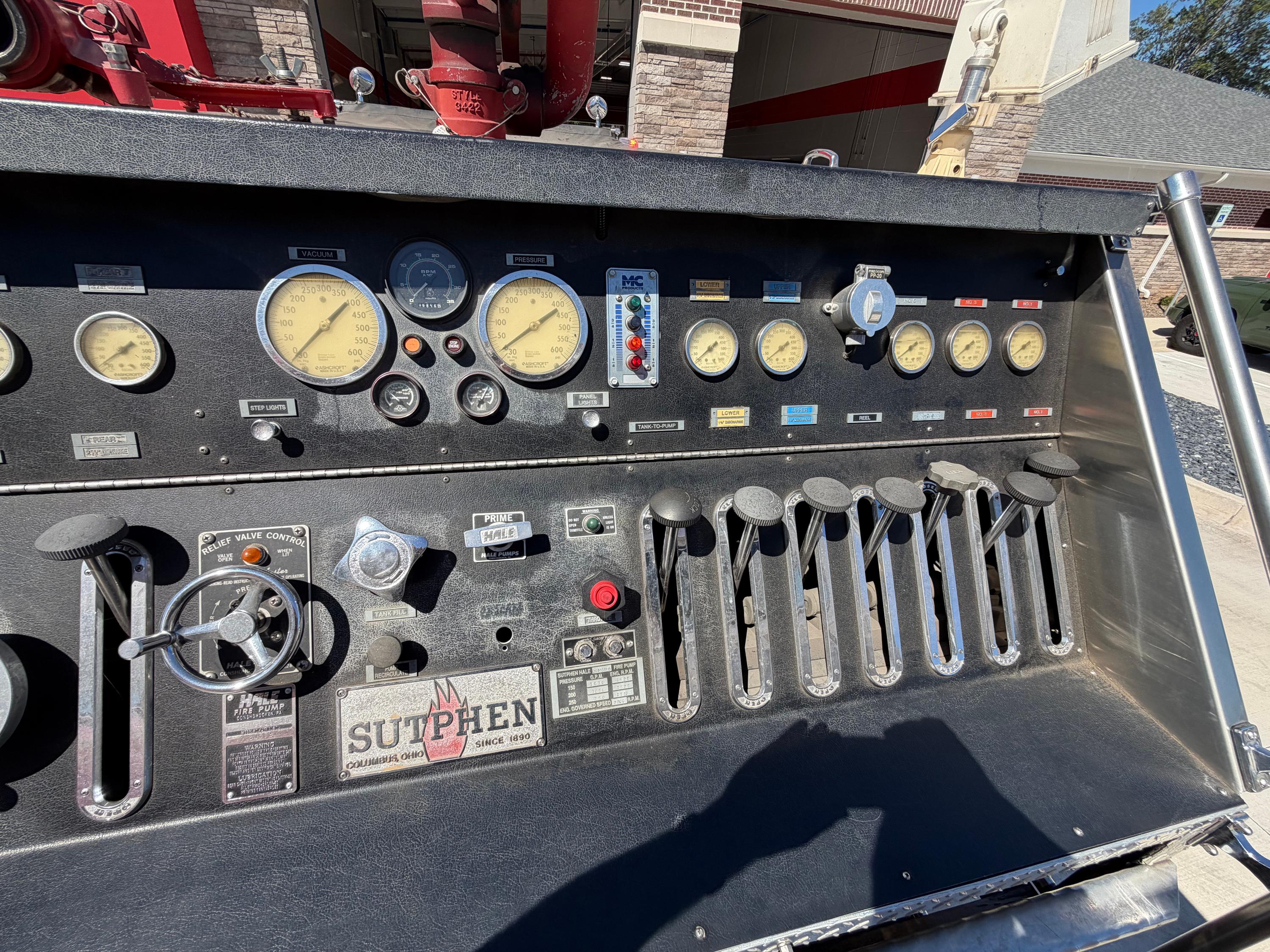 1992 Sutphen Deluge Pumper - image 31