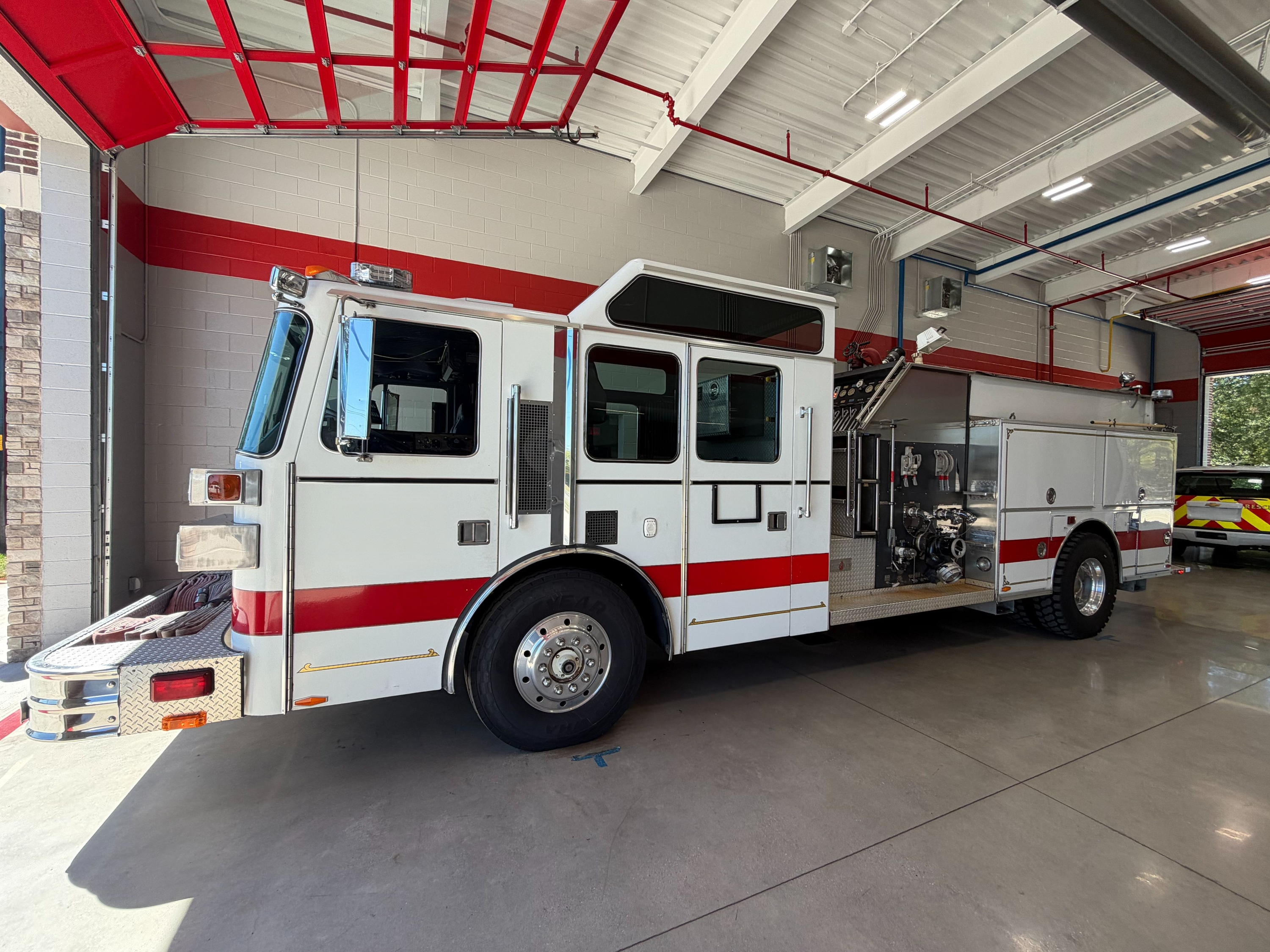 1992 Sutphen Deluge Pumper - image 5