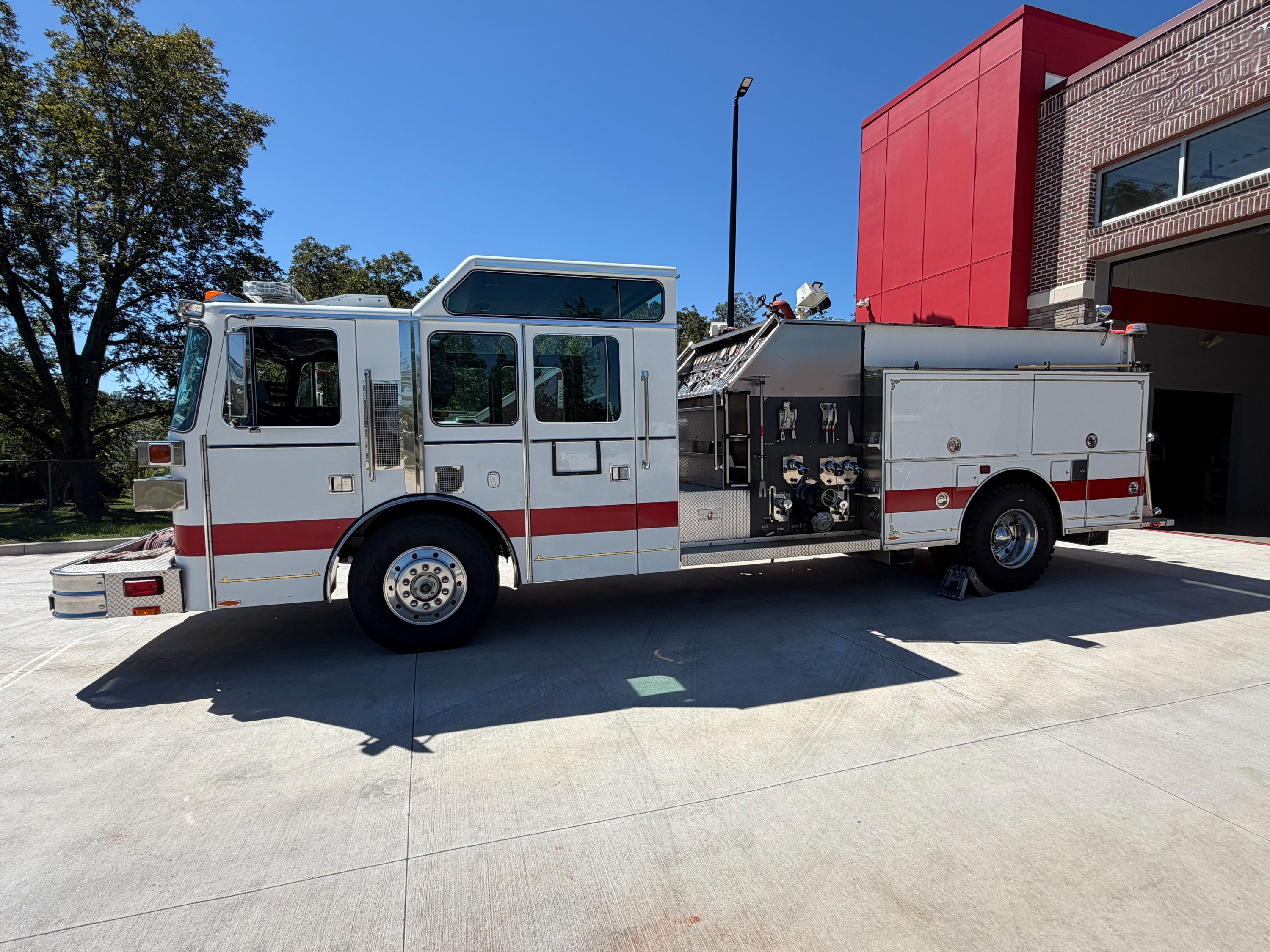 1992 Sutphen Deluge Pumper - image 4