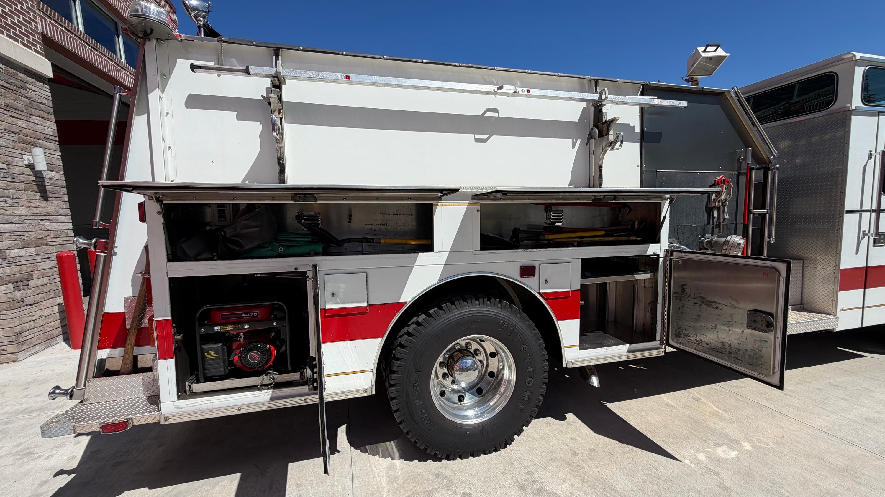1992 Sutphen Deluge Pumper - image 24